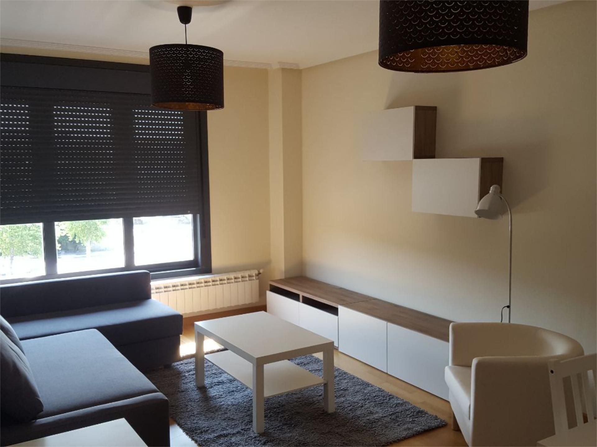 Sala d'estar de Pis de lloguer en Vilagarcía de Arousa amb Calefacció, Parquet i Traster