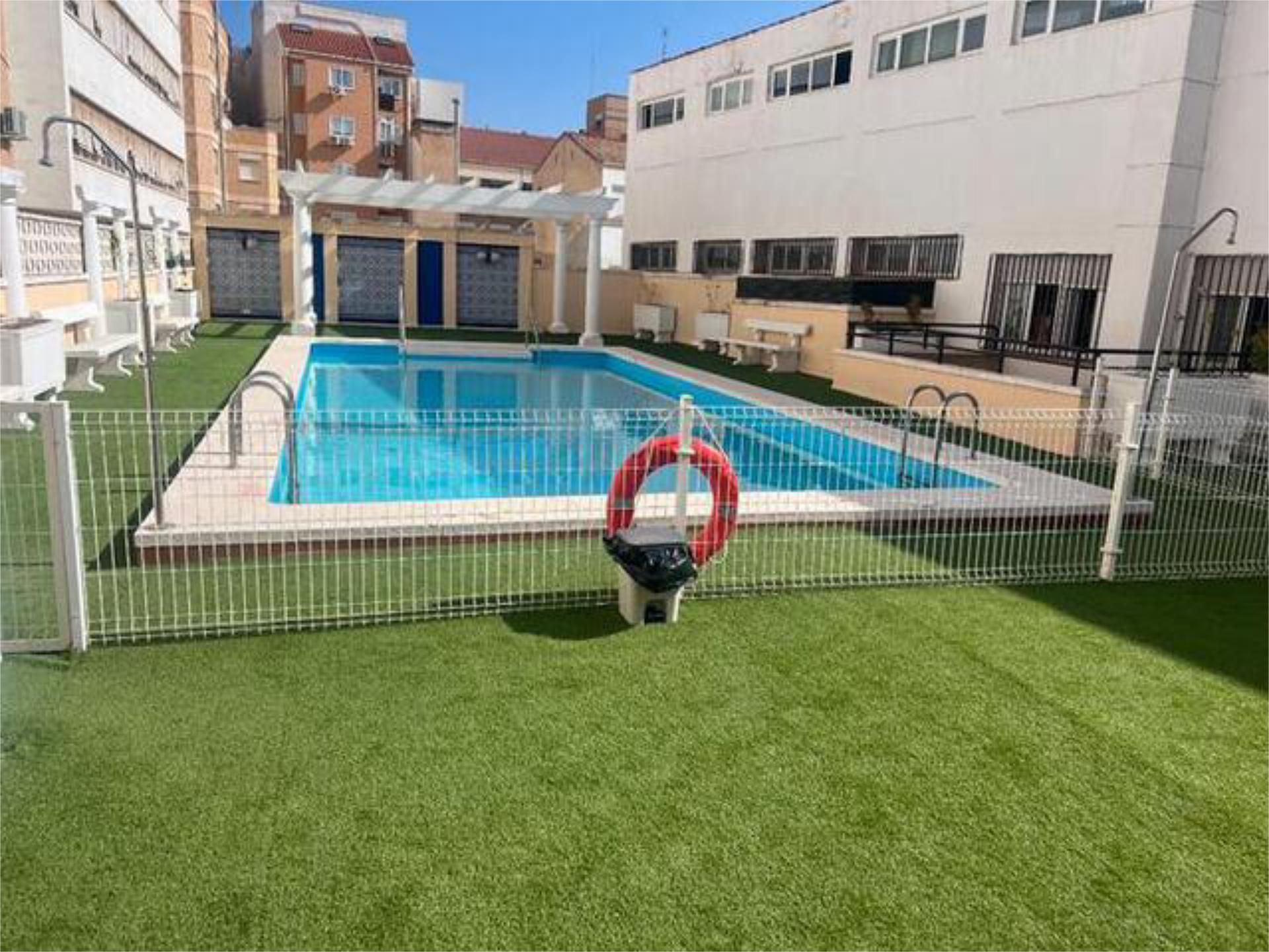 Piscina de Apartament de lloguer en Ciudad Real Capital amb Calefacció, Terrassa i Traster