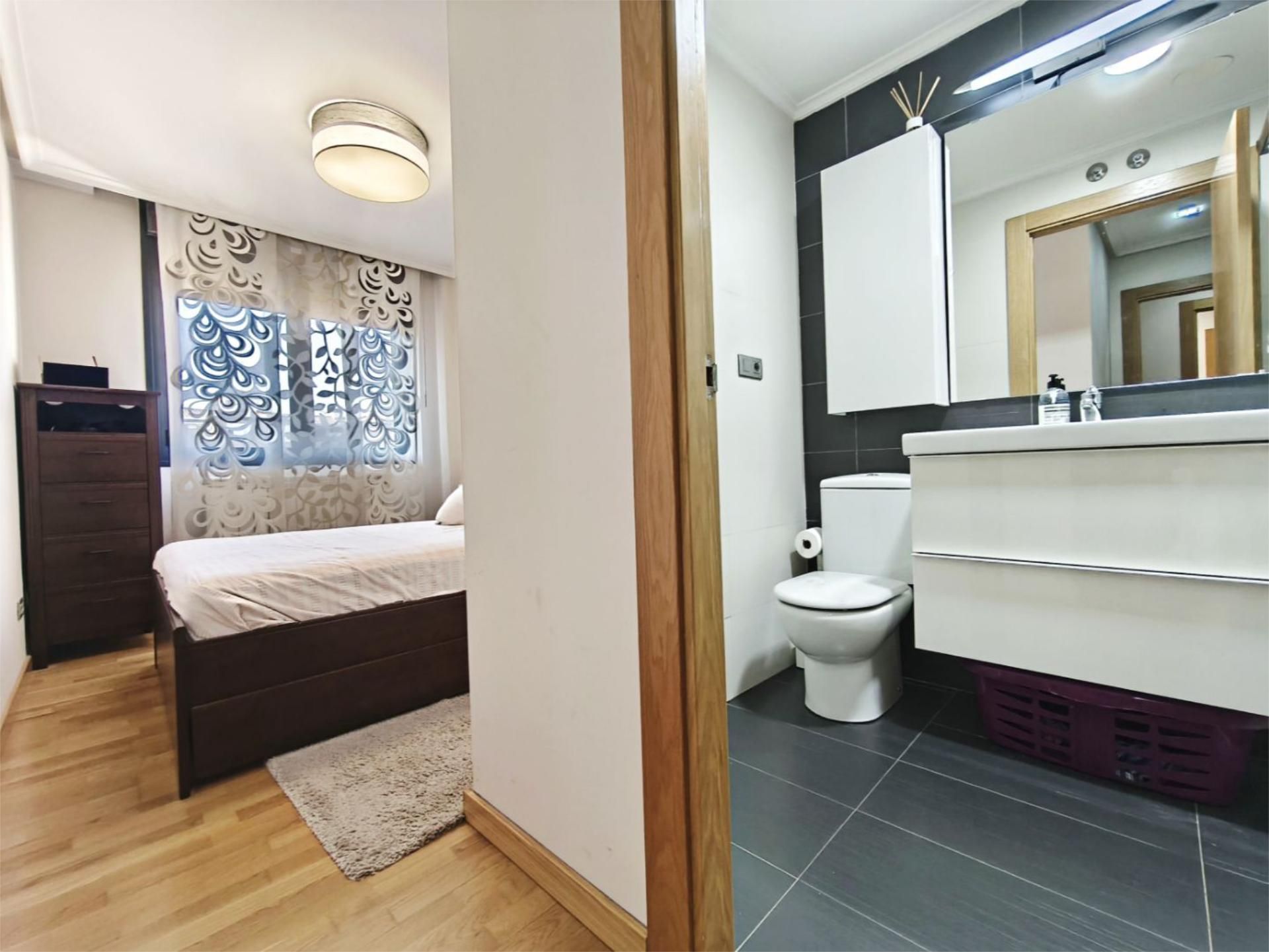 Dormitori de Apartament en venda en  Logroño