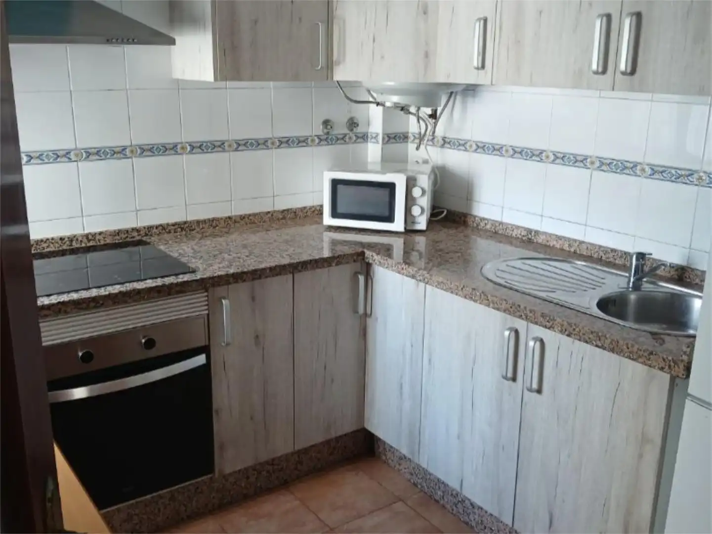 Cuina de Casa adosada per a compartir en Puerto Real amb Moblat