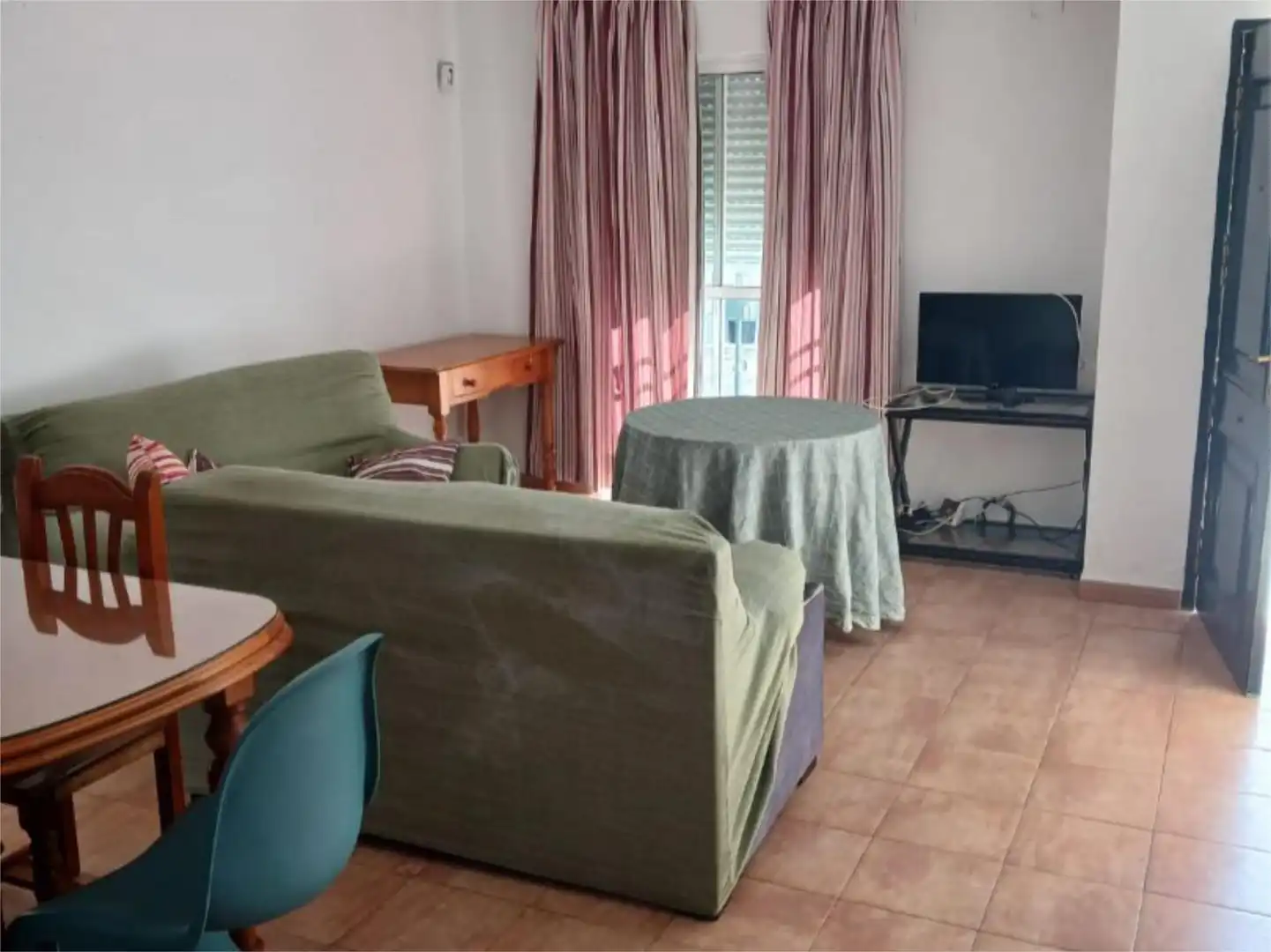 Sala d'estar de Casa adosada per a compartir en Puerto Real amb Moblat