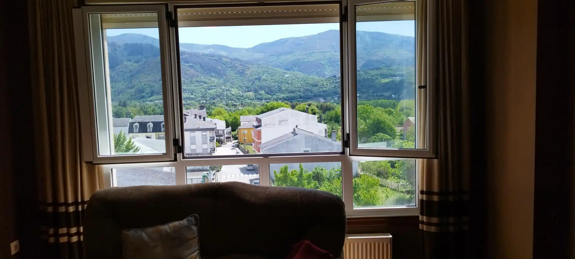 Piso en venta en Rúa Río Lor, Quiroga Vista exterior de Piso en venta en Quiroga con Calefacción, Parquet y Trastero