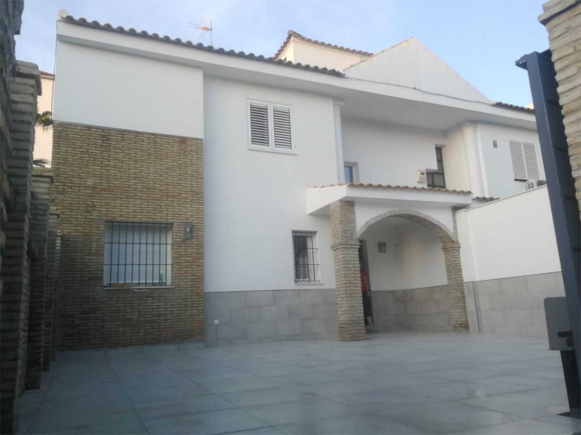 Exterior view of Single-family semi-detached for sale in Dos Hermanas  with Air Conditioner and Terrace