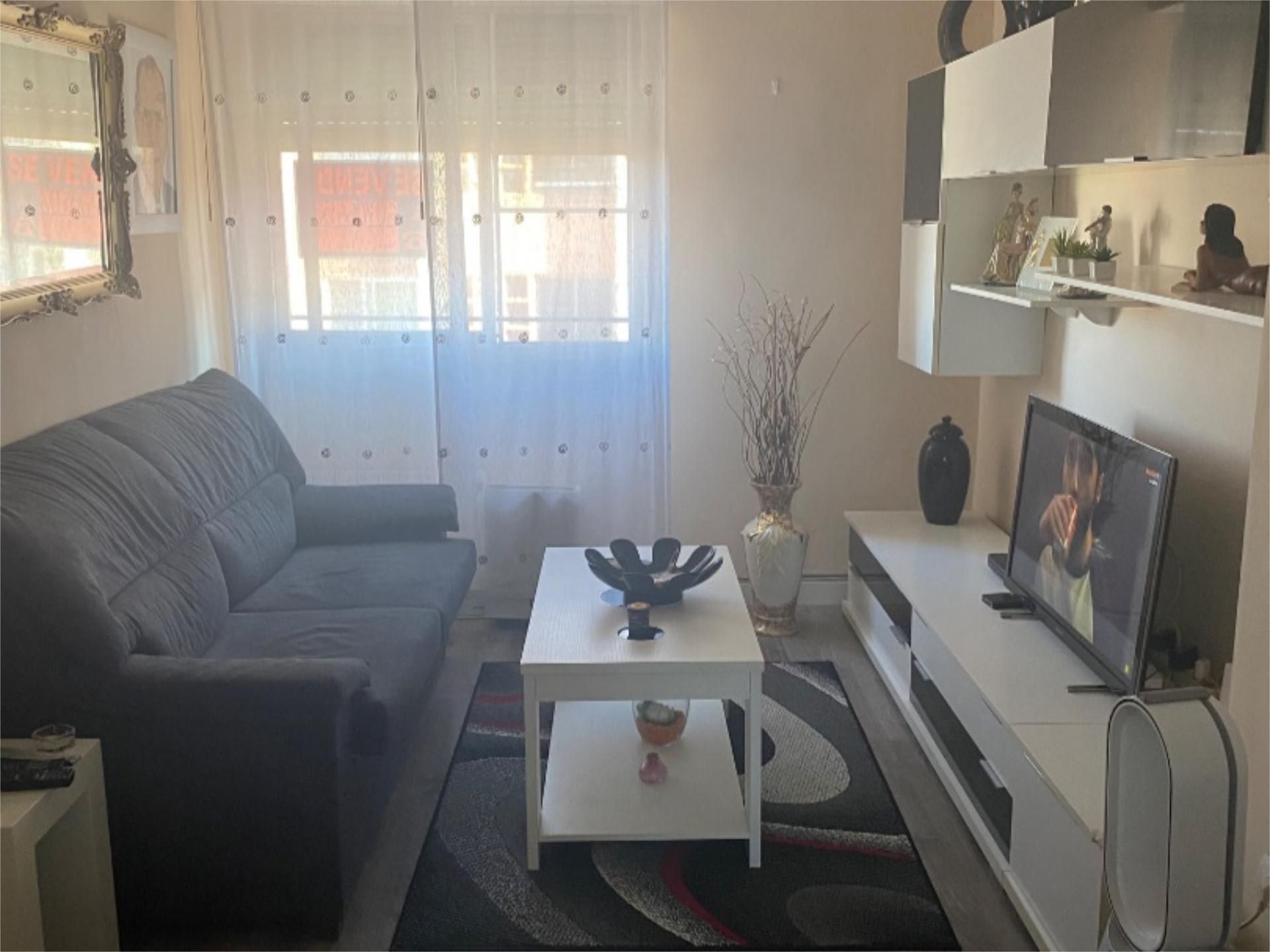 Living room of Apartment for sale in Viana  with Heating, Parquet flooring and Furnished