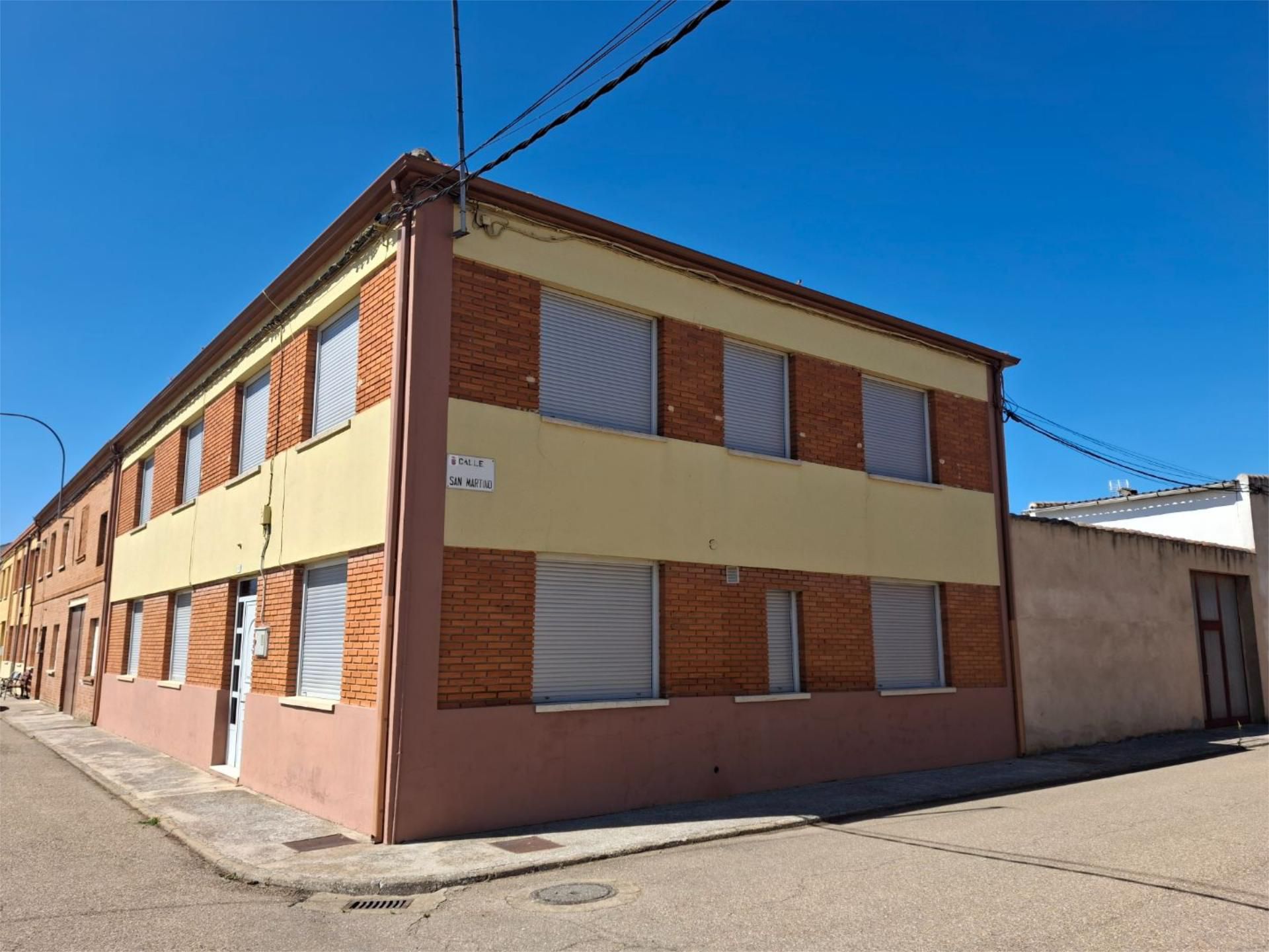 Vista exterior de Casa o xalet en venda en Laguna Dalga amb Calefacció, Jardí privat i Parquet
