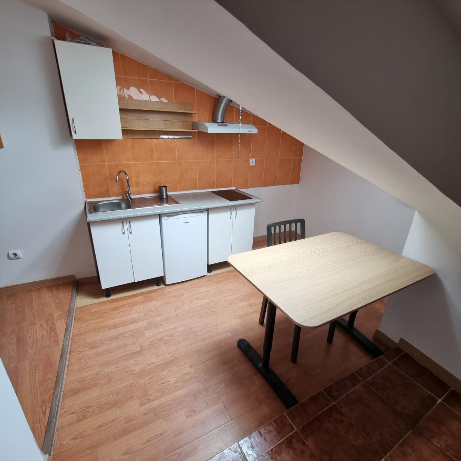 Cuina de Àtic de lloguer en Monzón amb Parquet, Moblat i Rentadora