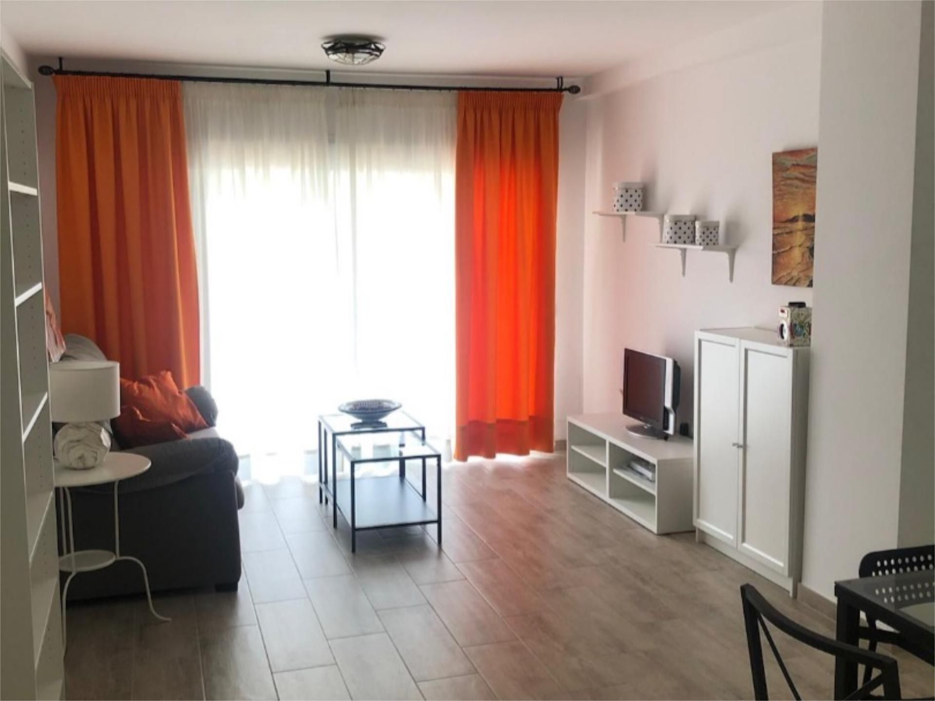 Wohnzimmer von Wohnung miete in Algeciras mit Möbliert und Balkon