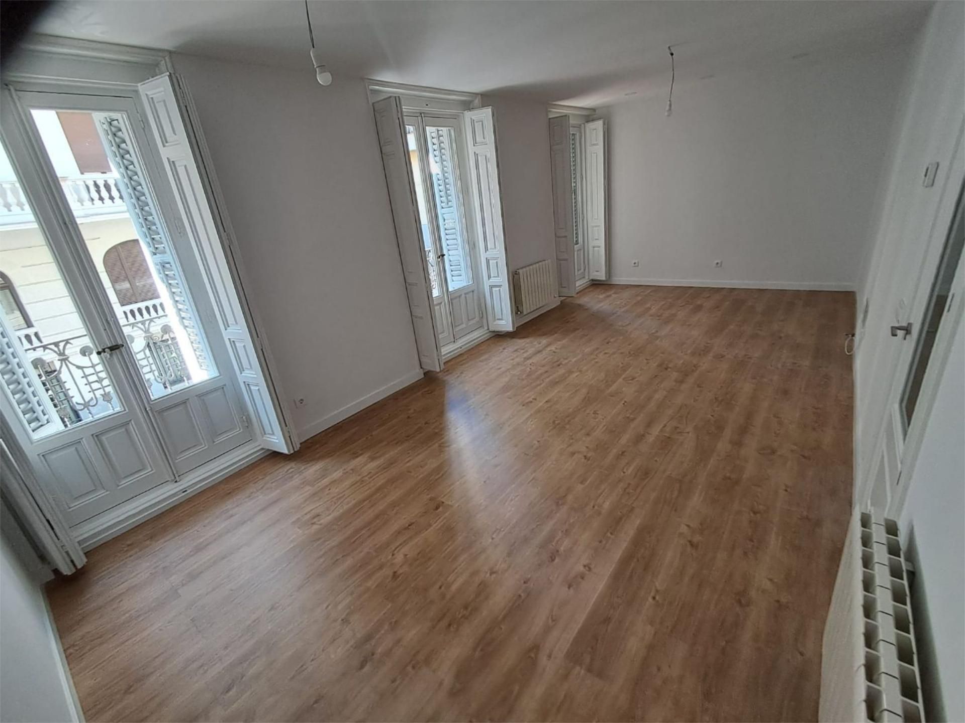 Sala de estar de Piso de alquiler en  Madrid Capital con Calefacción, Parquet y Balcón