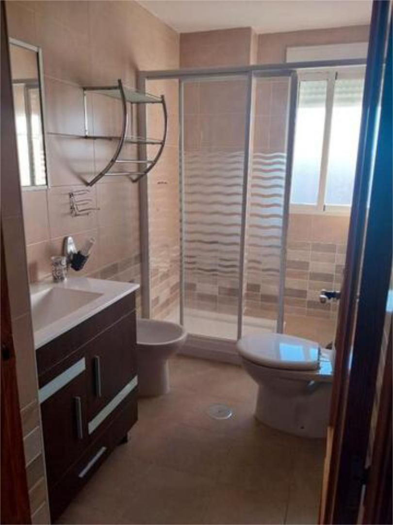 Bany de Casa o xalet per a compartir en Las Gabias amb Jardí privat