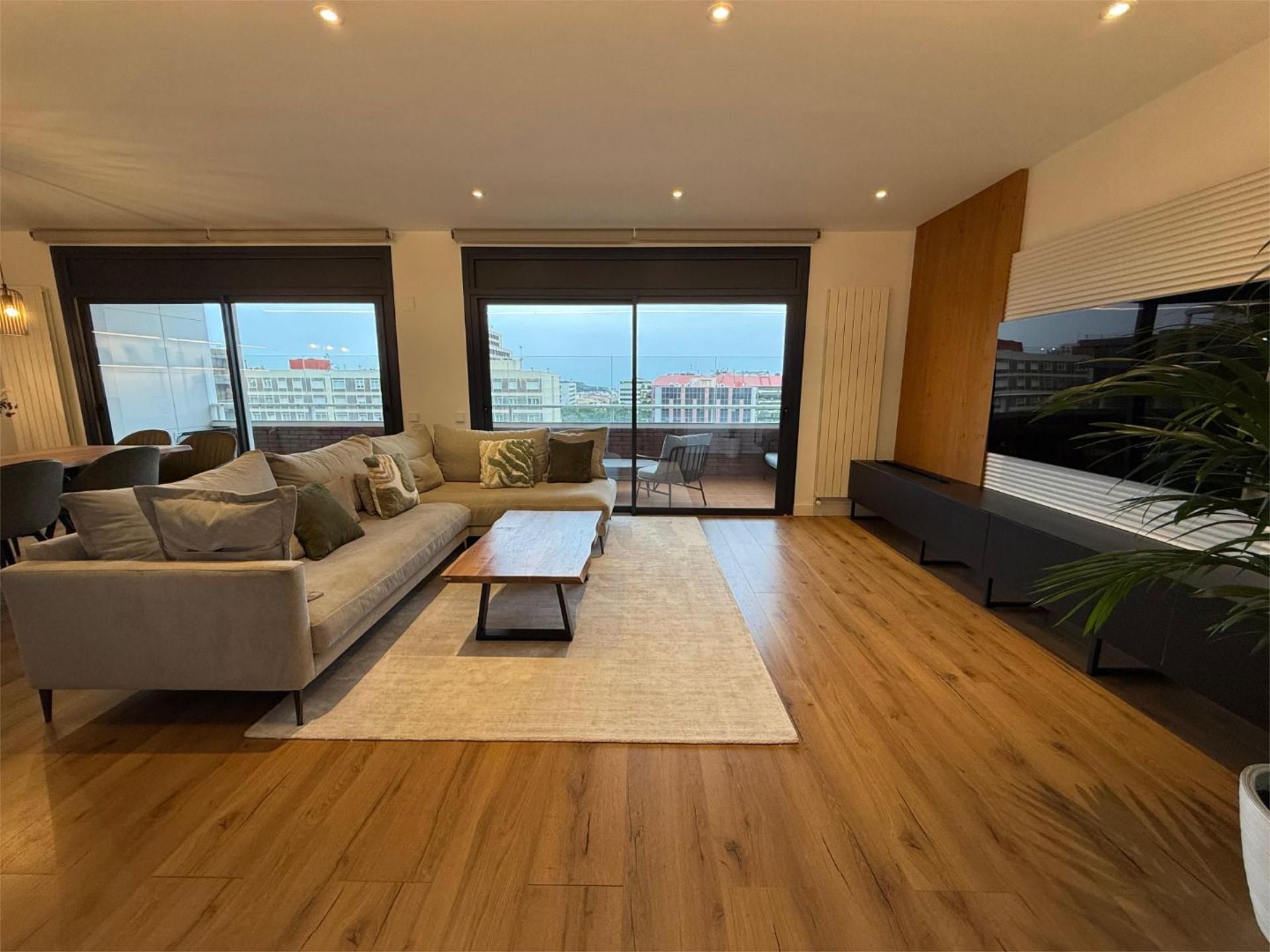 Living room of Flat for sale in  Barcelona Capital  with Air Conditioner, Swimming Pool and Balcony