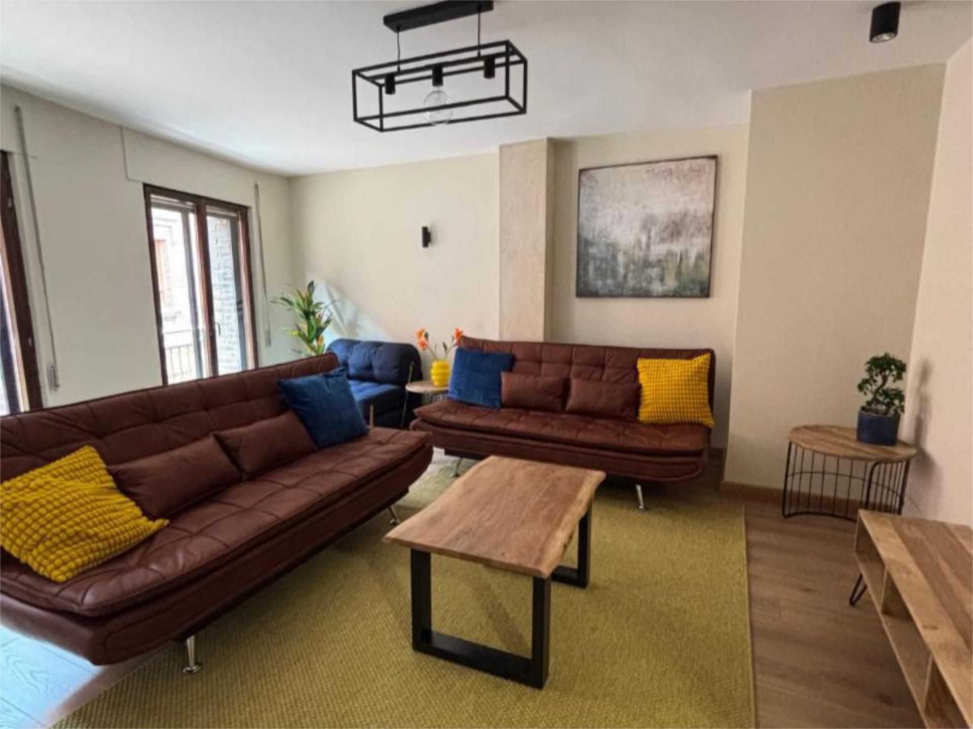 Sala d'estar de Pis de lloguer en León Capital  amb Calefacció, Parquet i Traster