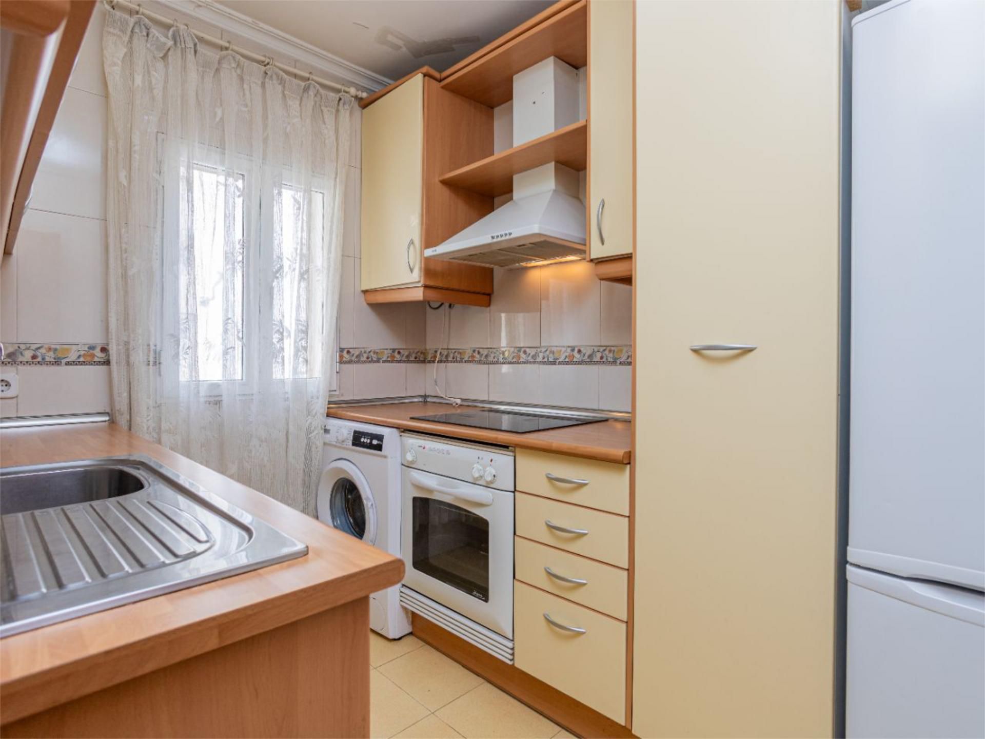 Kitchen of Flat to rent in  Madrid Capital  with Air Conditioner and Balcony