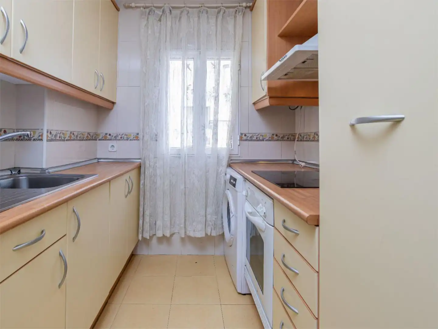 Kitchen of Flat for rent in Madrid  with Air Conditioner, Heating and Parquet flooring
