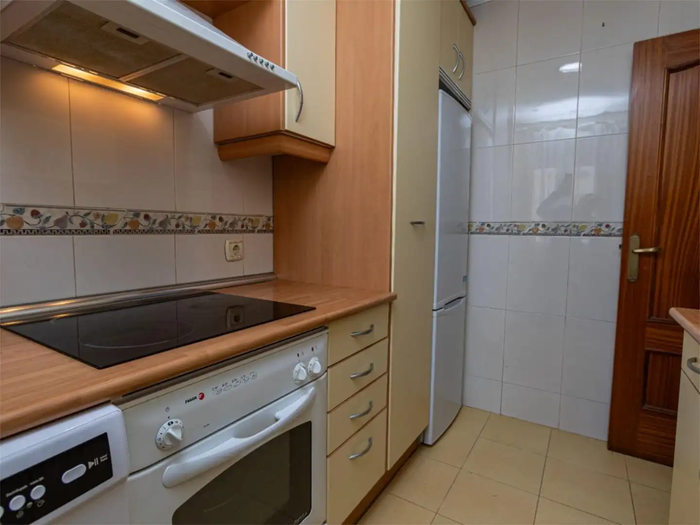 Kitchen of Flat for rent in Madrid  with Air Conditioner, Heating and Parquet flooring