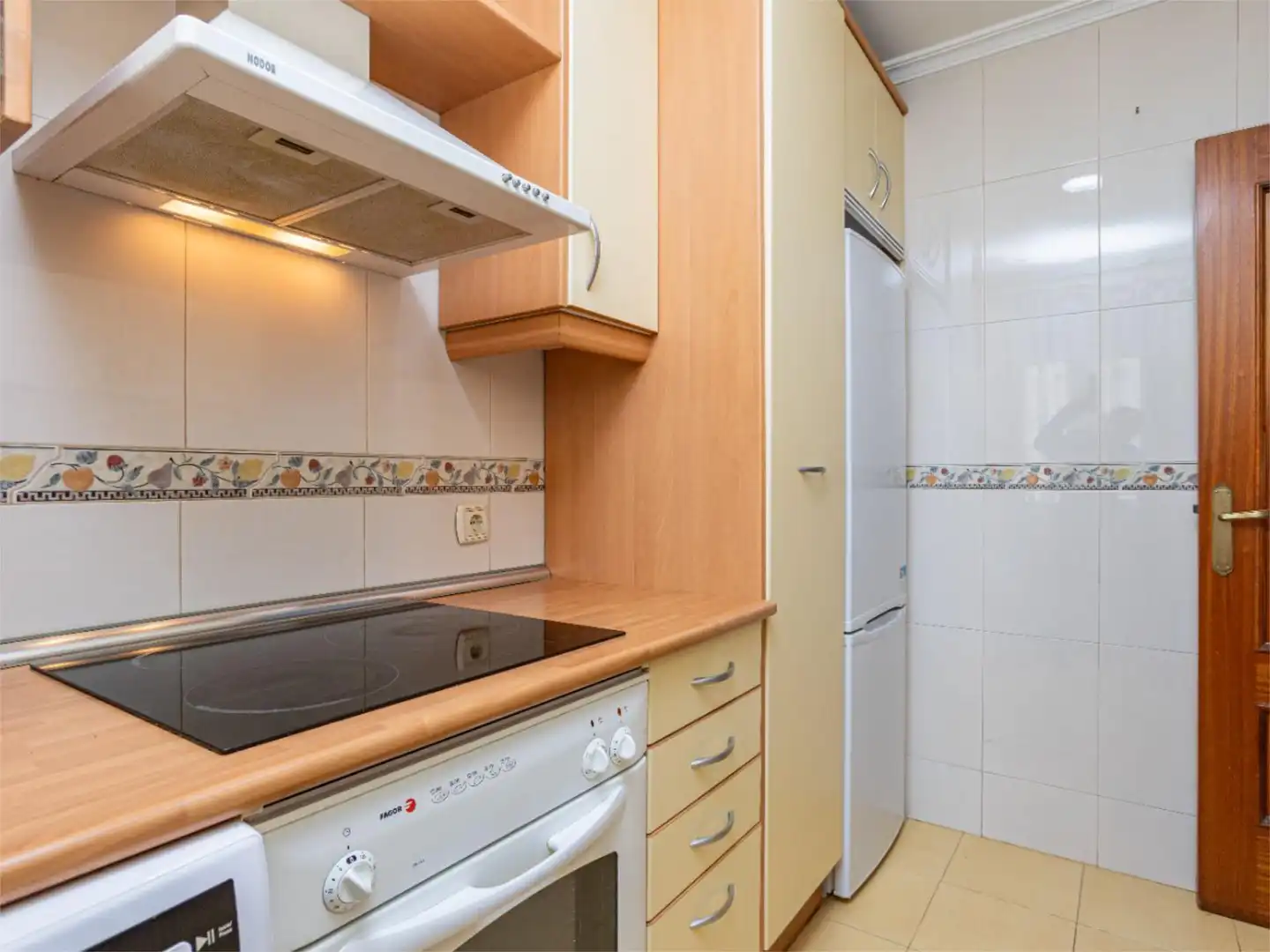 Kitchen of Flat for rent in Madrid  with Air Conditioner, Heating and Parquet flooring