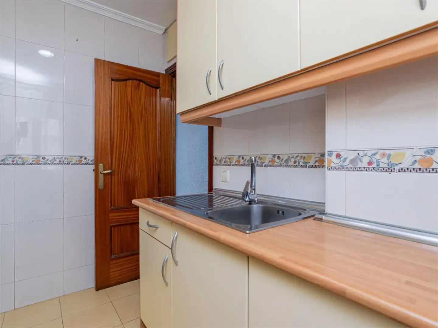 Kitchen of Flat for rent in Madrid  with Air Conditioner, Heating and Parquet flooring