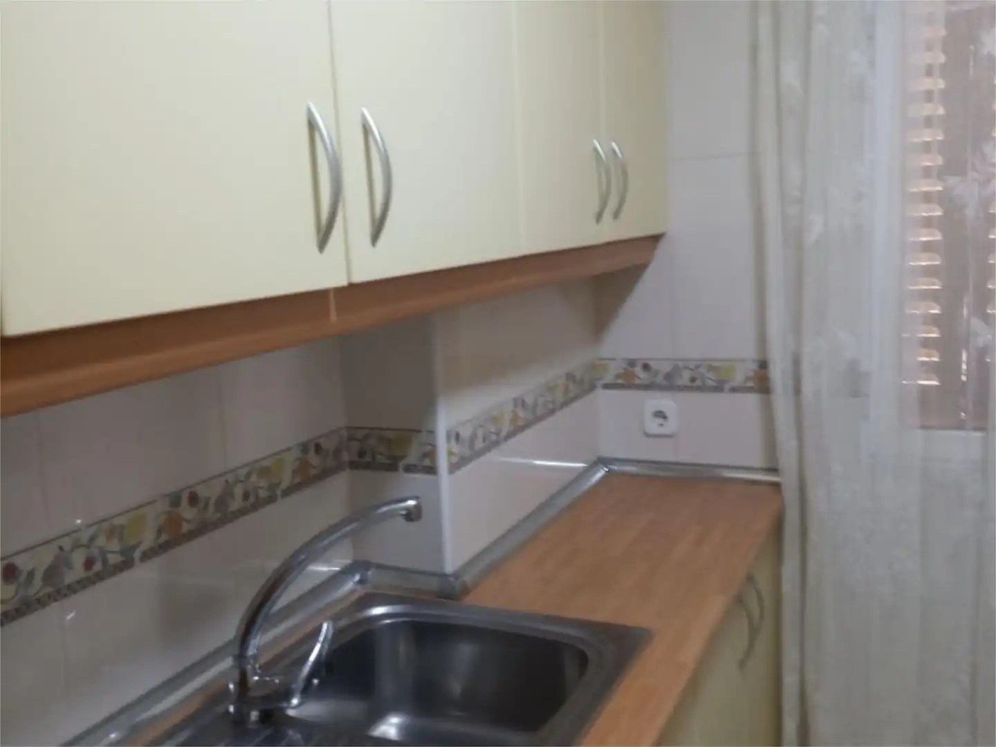 Kitchen of Flat for rent in Madrid  with Air Conditioner, Heating and Parquet flooring
