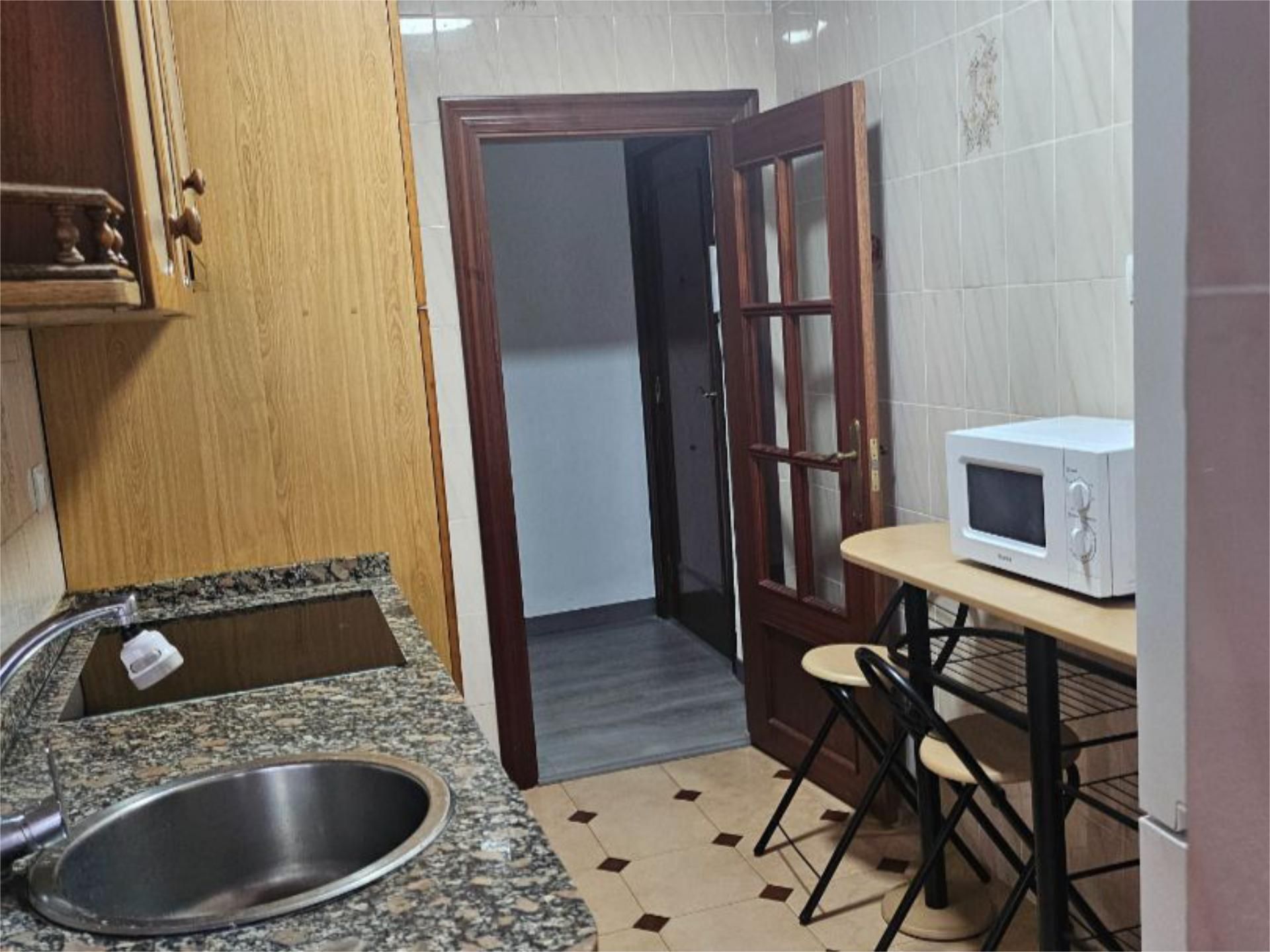 Cuina de Pis de lloguer en Torrelavega  amb Calefacció, Parquet i Traster