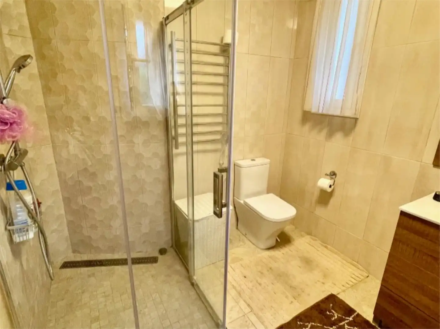 Wohnung zur Miete in Carrer La Rioja, 1, Pino Alto Badezimmer von Wohnung zur Miete in Mont-roig del Camp mit Klimaanlage, Heizung und Privatgarten