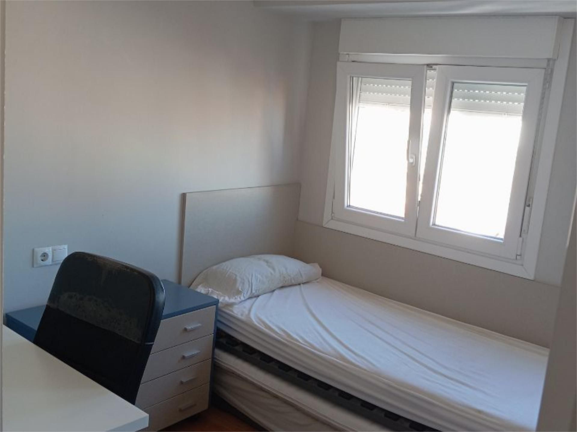 Bedroom of Flat to rent in  Zaragoza Capital  with Air Conditioner, Heating and Terrace
