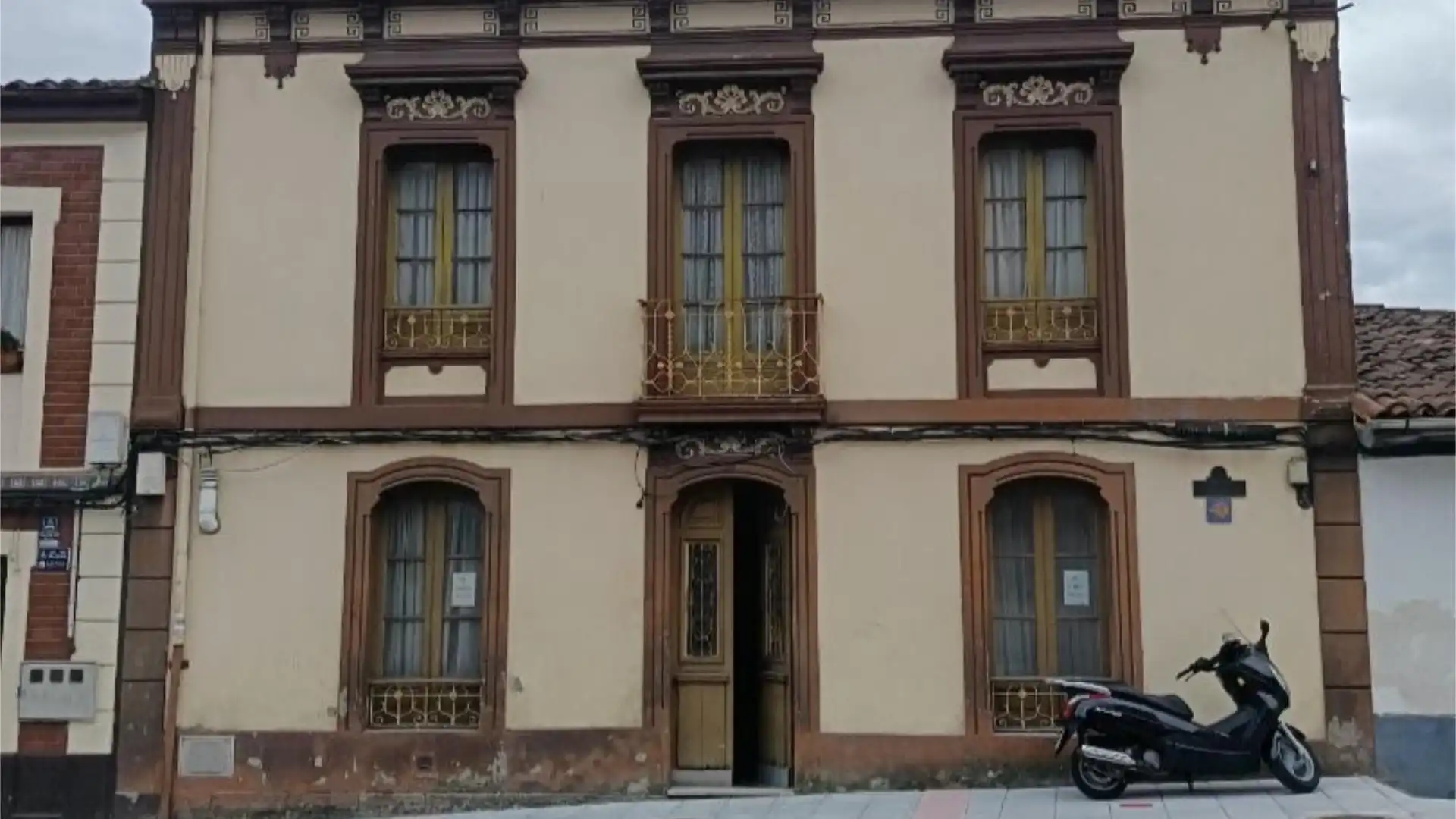 Vista exterior de Casa adosada en venda en Noreña