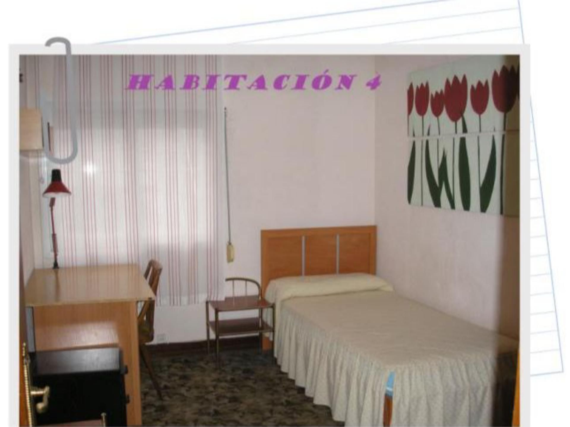 Bedroom of Flat to share in Burgos Capital  with Heating, Parquet flooring and Terrace