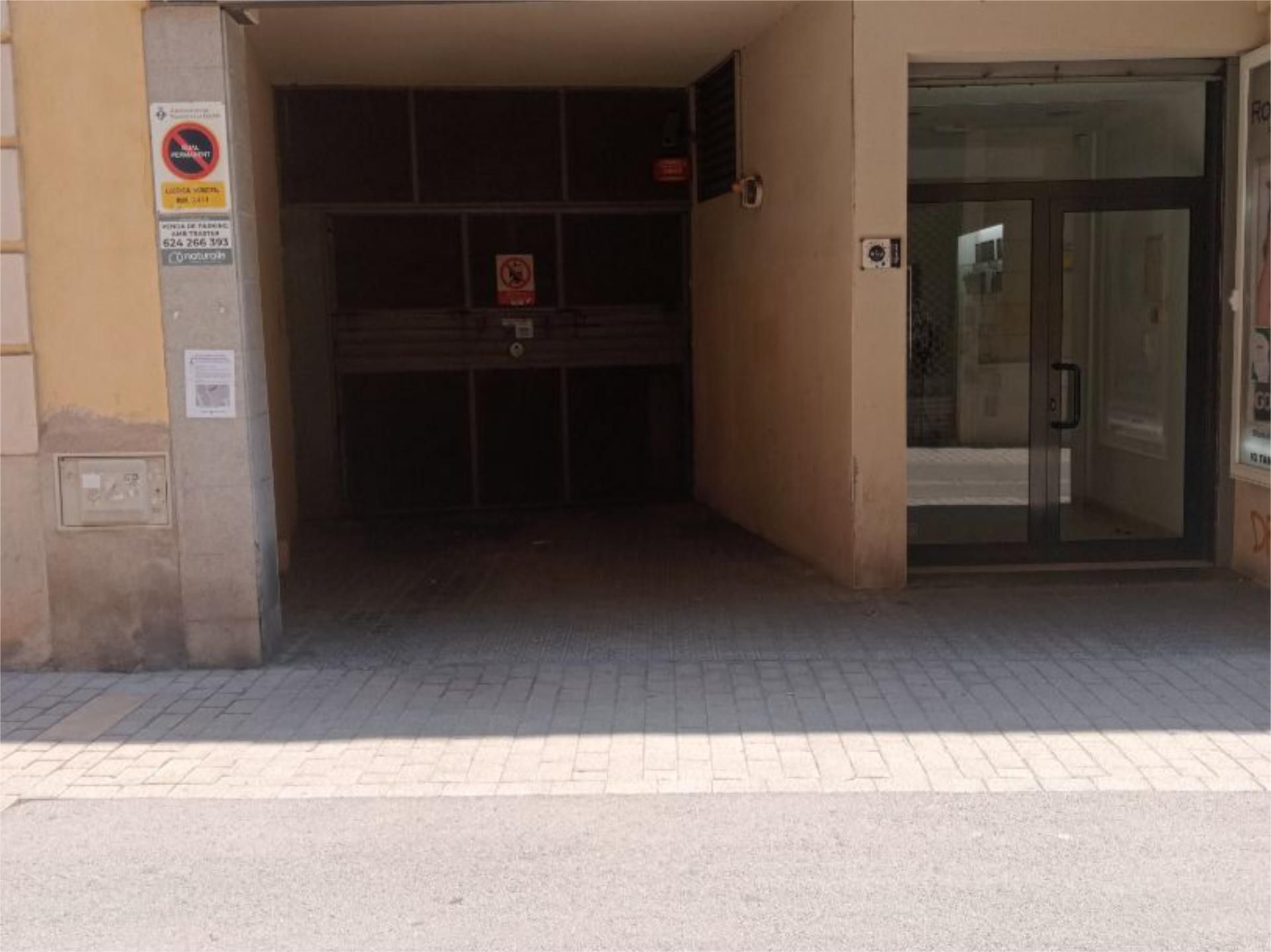 Garatge de lloguer a Carrer dels Escolapis, 6, Centre Vila