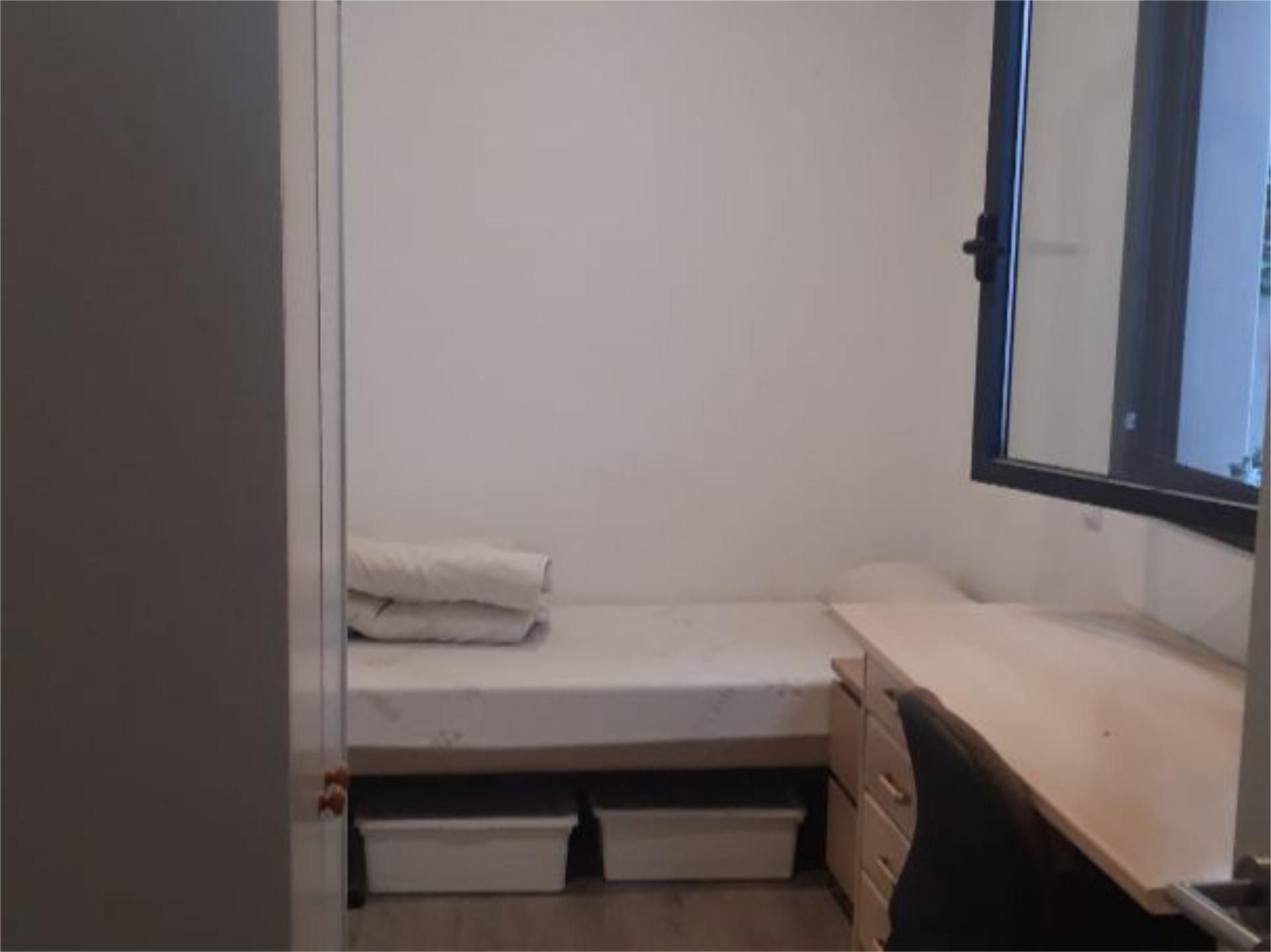 Pis per a compartir a Carrer de Ruiz de Padrón, 58, El Camp de l'Arpa del Clot
