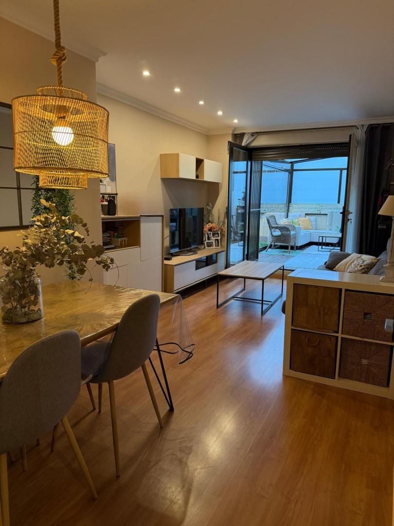 Living room of Flat to rent in  Madrid Capital  with Air Conditioner, Heating and Private garden