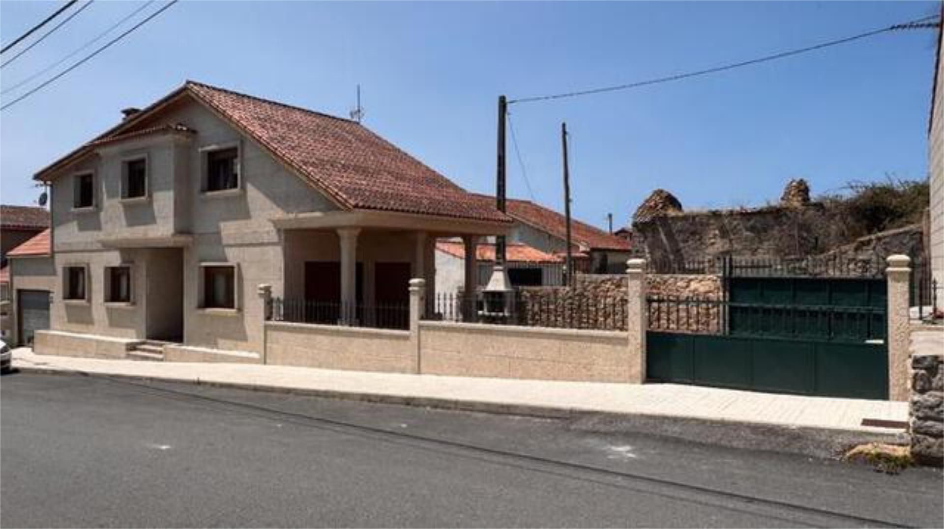 Vista exterior de Casa o xalet en venda en Vilagarcía de Arousa amb Calefacció, Terrassa i Traster