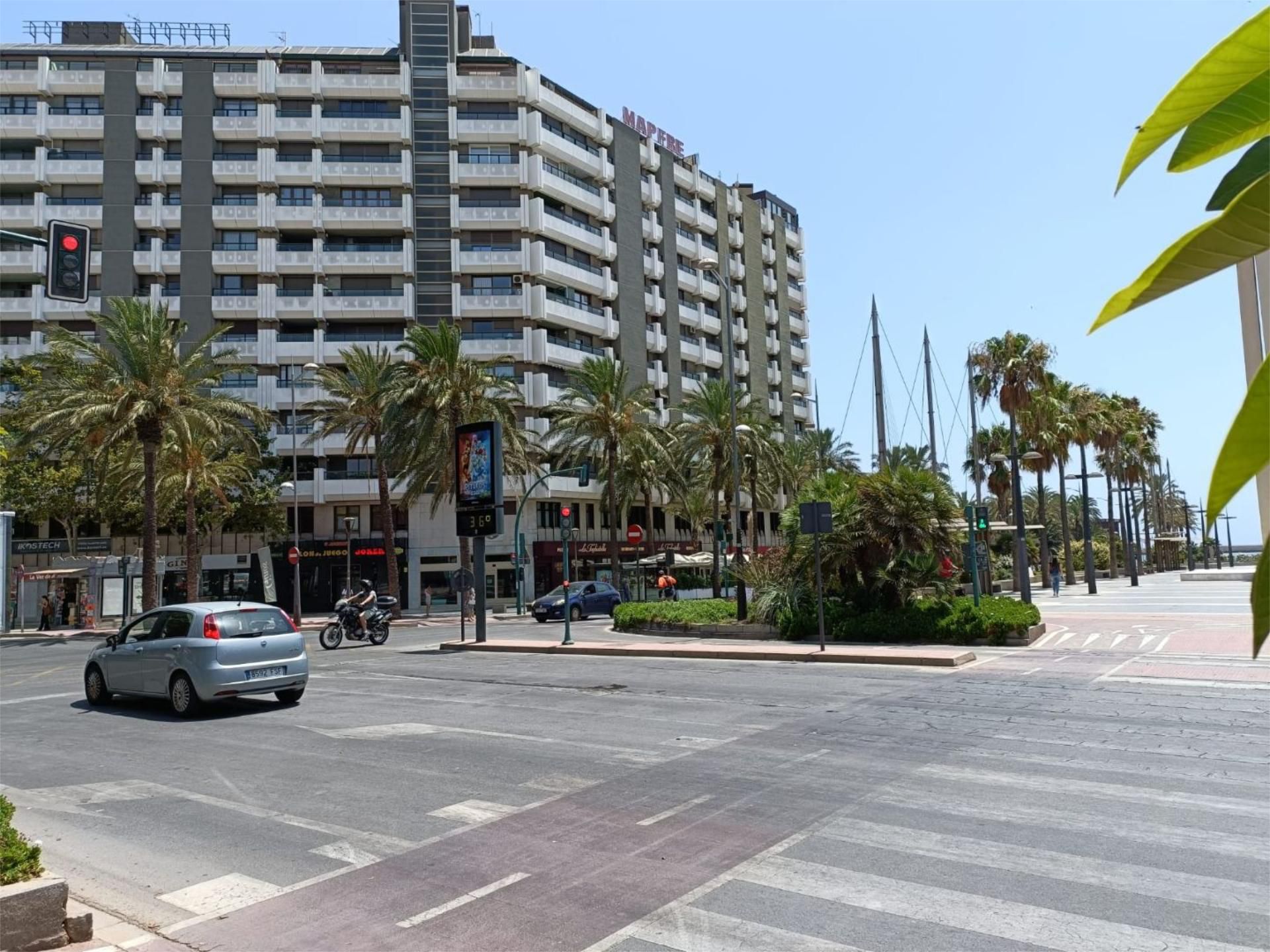 Vista exterior de Pis en venda en  Almería Capital amb Balcó