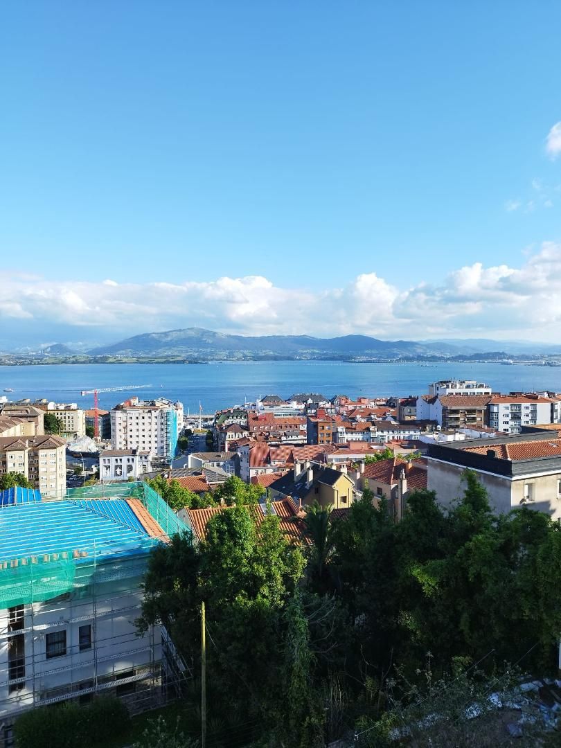 Vista exterior de Pis de lloguer en Santander amb Calefacció, Jardí privat i Terrassa