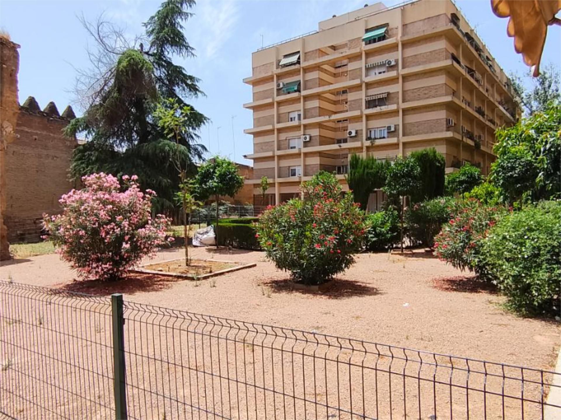 Vista exterior de Pis de lloguer en  Córdoba Capital amb Aire condicionat, Calefacció i Jardí privat
