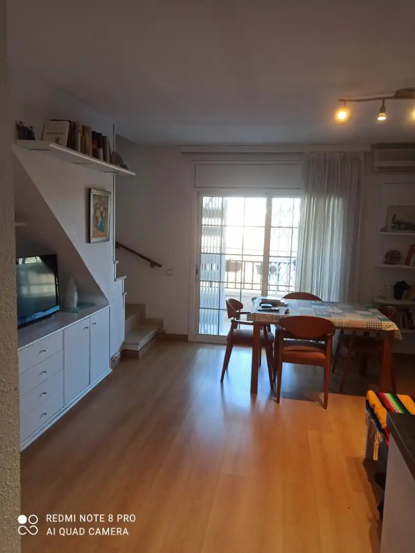 Zimmer in Avenida Vilanova i la Geltrú, 106, Can Nicolau - Les Sorres - Valparaiso Esszimmer von Maisonette zur untervermieten in Cunit mit Klimaanlage, Parkett und Terrasse