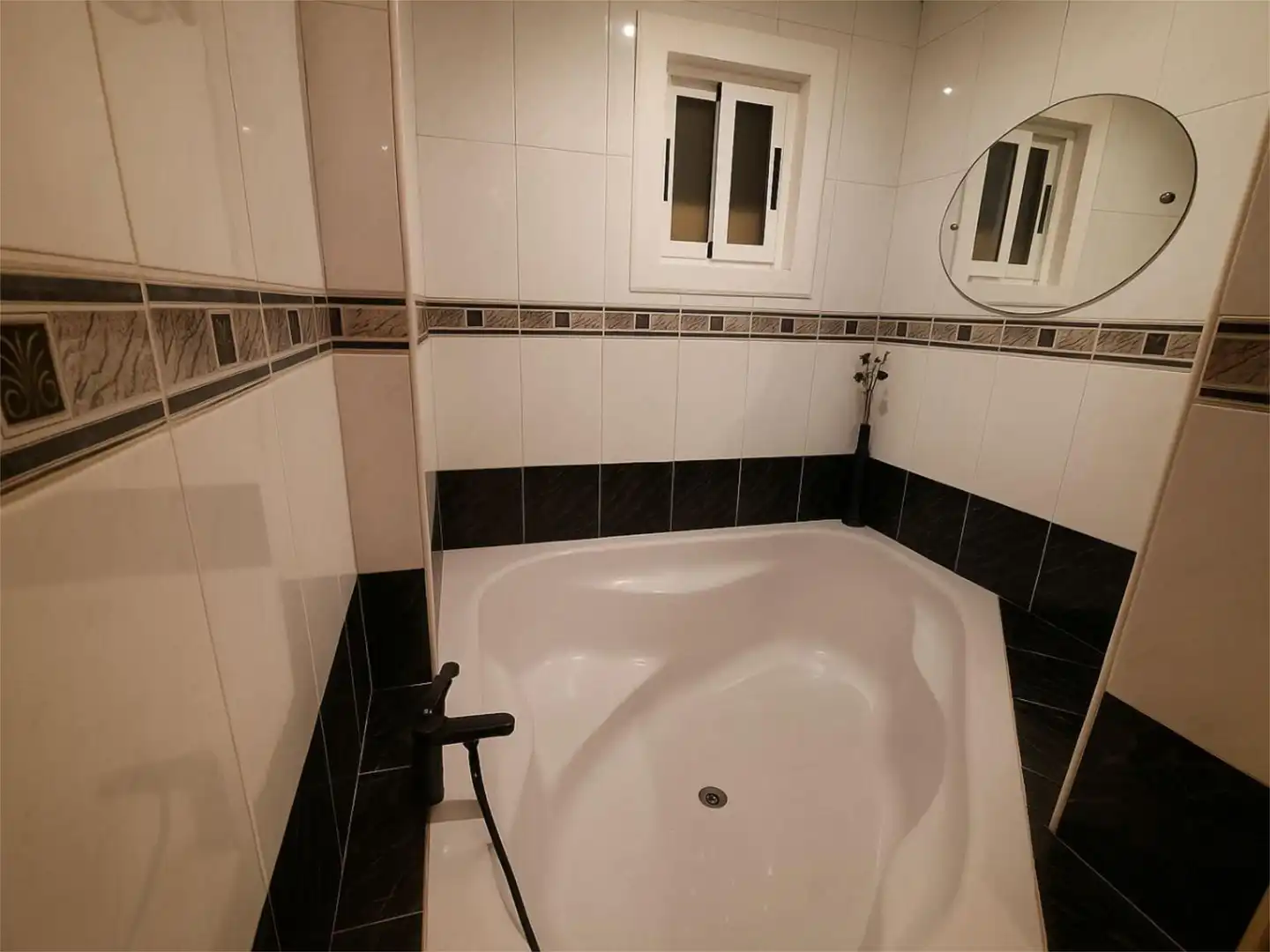 Flat for sale in Avenida de Antonio Ramos Carratalá, 90, Juan XXIII Bathroom of Flat for sale in Alicante / Alacant with Air Conditioner and Swimming Pool
