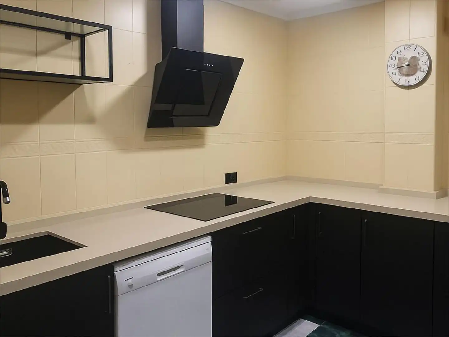 Flat for sale in Avenida de Antonio Ramos Carratalá, 90, Juan XXIII Kitchen of Flat for sale in Alicante / Alacant with Air Conditioner and Swimming Pool