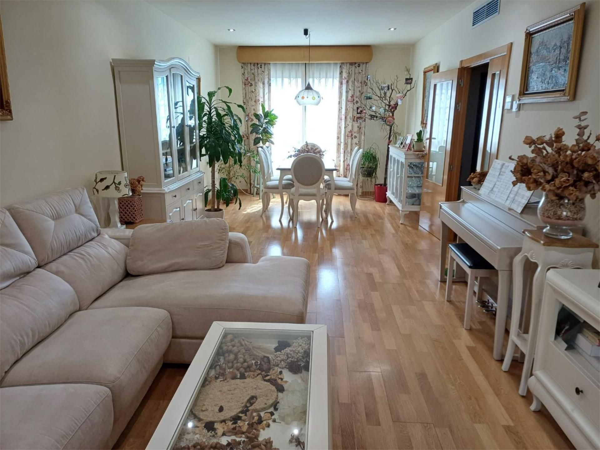 Sala d'estar de Casa o xalet en venda en  Toledo Capital amb Aire condicionat, Terrassa i Piscina