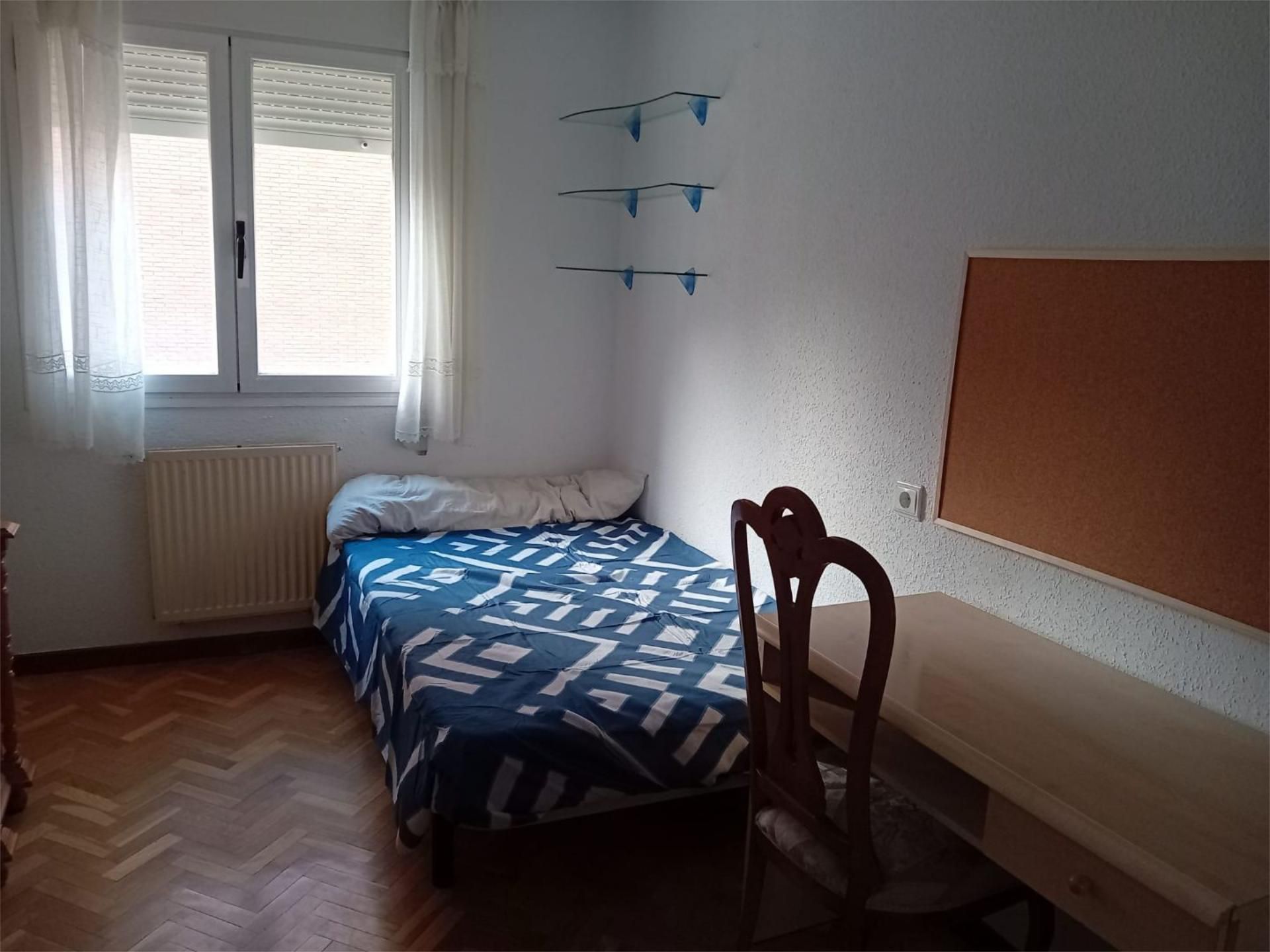 Bedroom of Flat to share in Cuenca Capital  with Heating, Parquet flooring and Terrace
