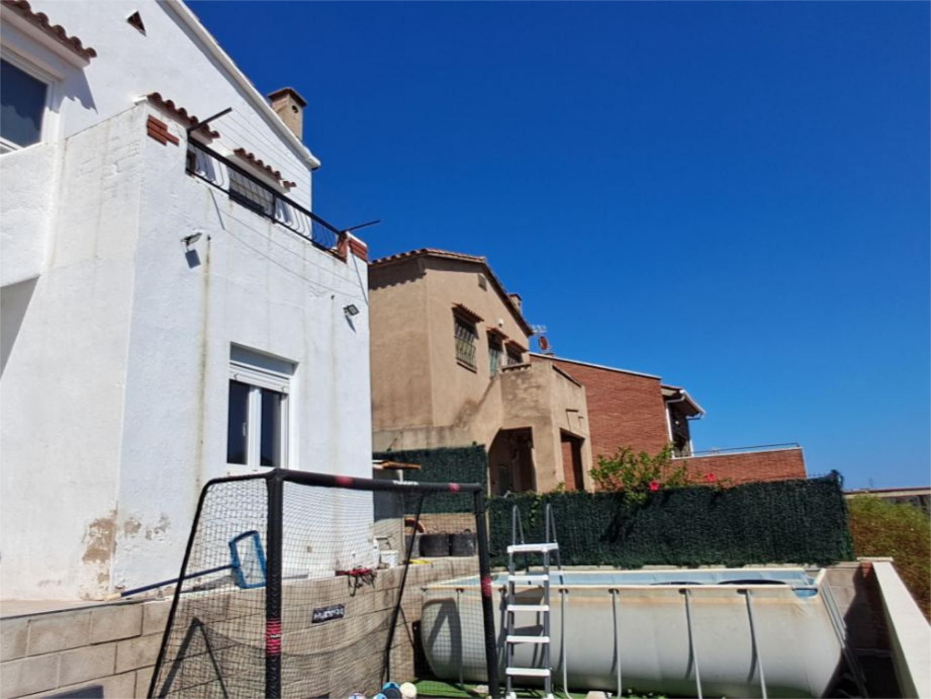 Exterior view of House or chalet for sale in Sant Vicenç Dels Horts  with Air Conditioner, Terrace and Balcony