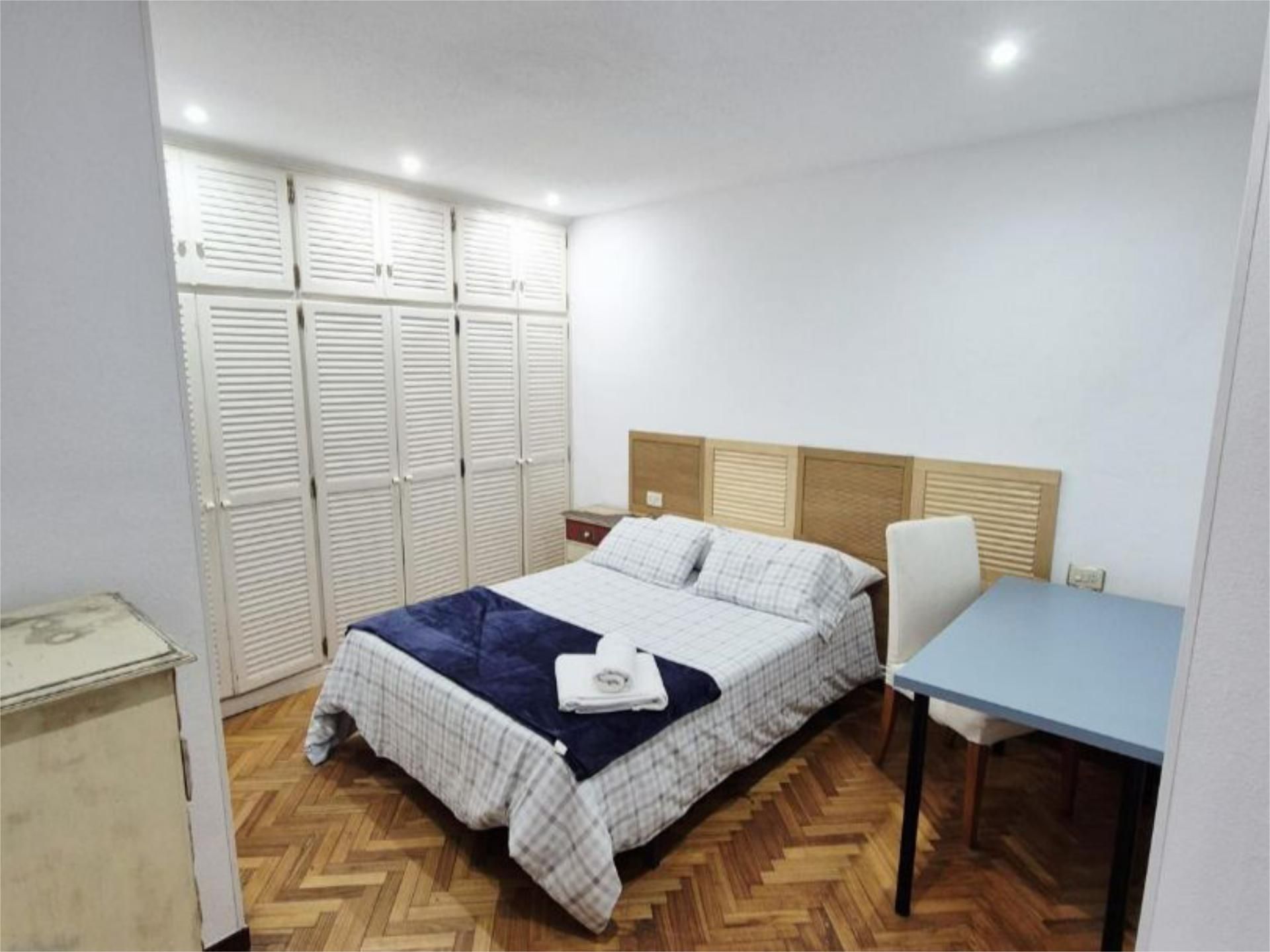 Dormitori de Dúplex de lloguer en Lugo Capital amb Calefacció, Parquet i Moblat