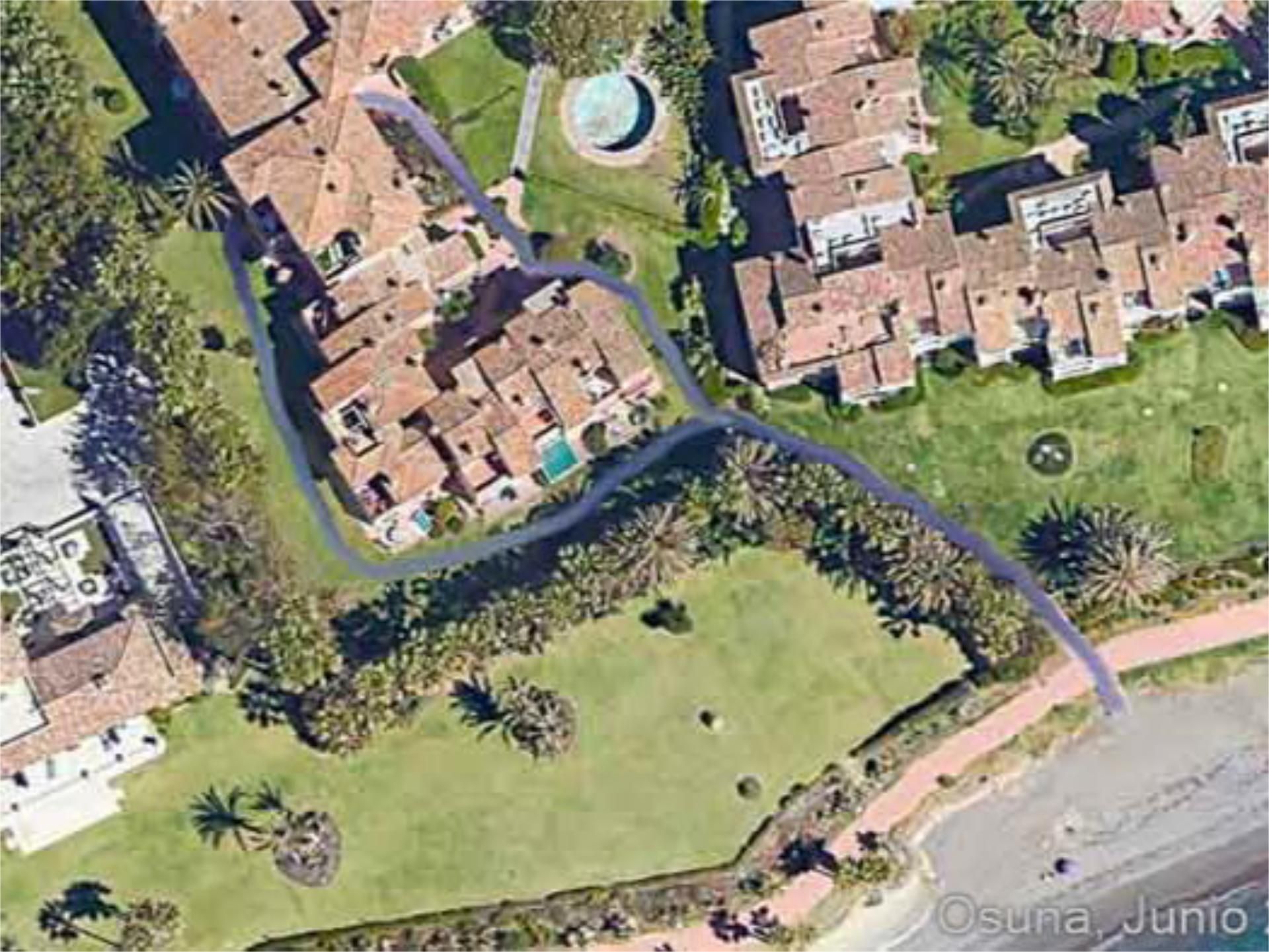 Vista exterior de Pis en venda en Estepona amb Aire condicionat, Calefacció i Jardí privat