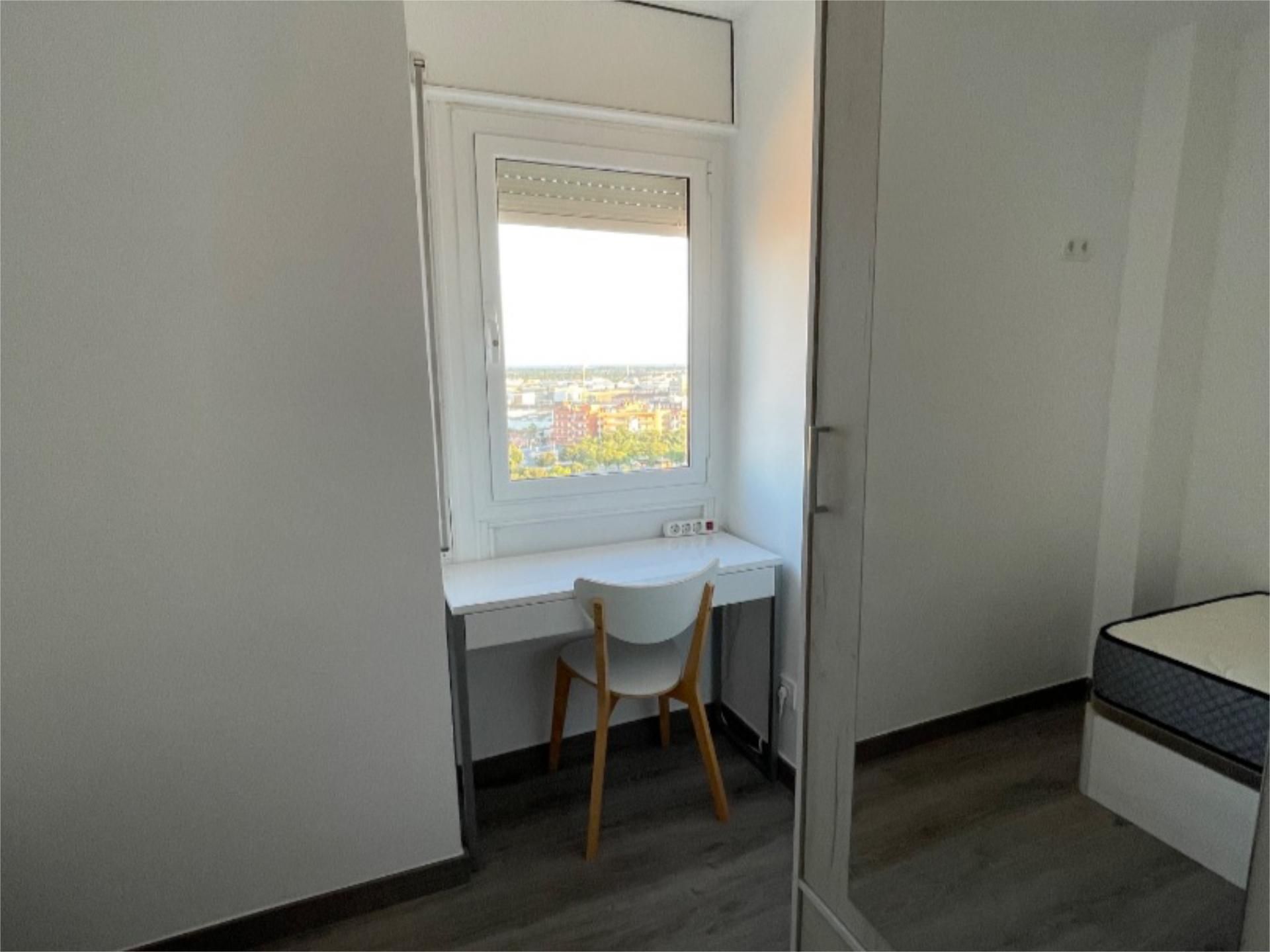 Bedroom of Flat to share in Viladecans  with Air Conditioner, Parquet flooring and Terrace