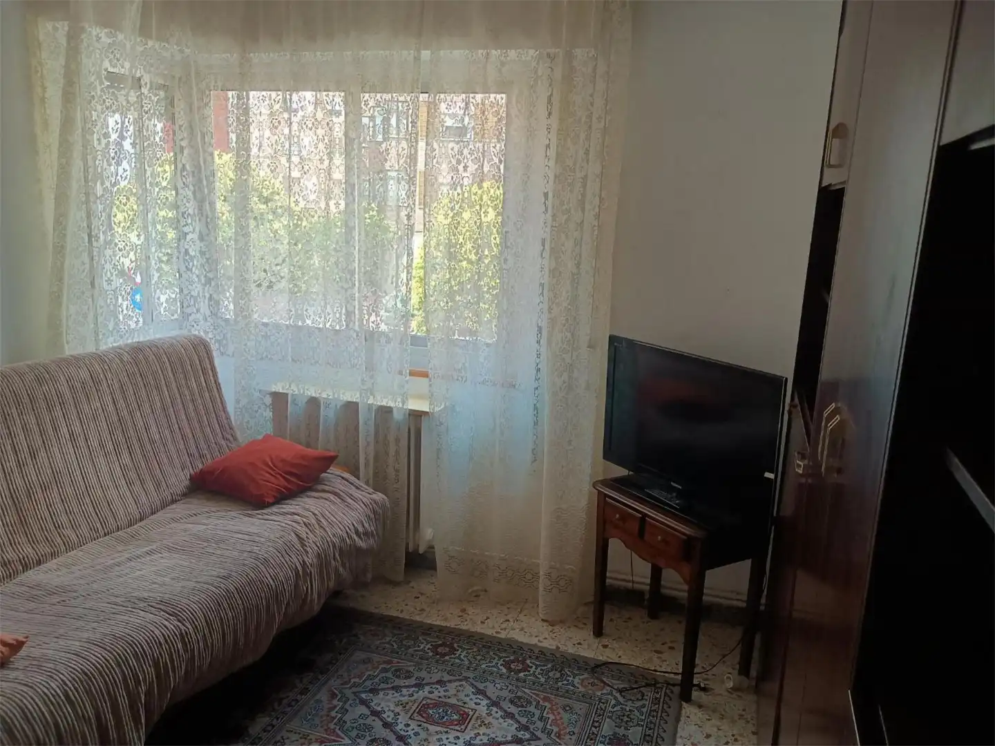 Piso en venta en Plaza Doce Mártires, 6, San Claudio - La Chantría Habitación de Piso en venta en León Capital con Balcón