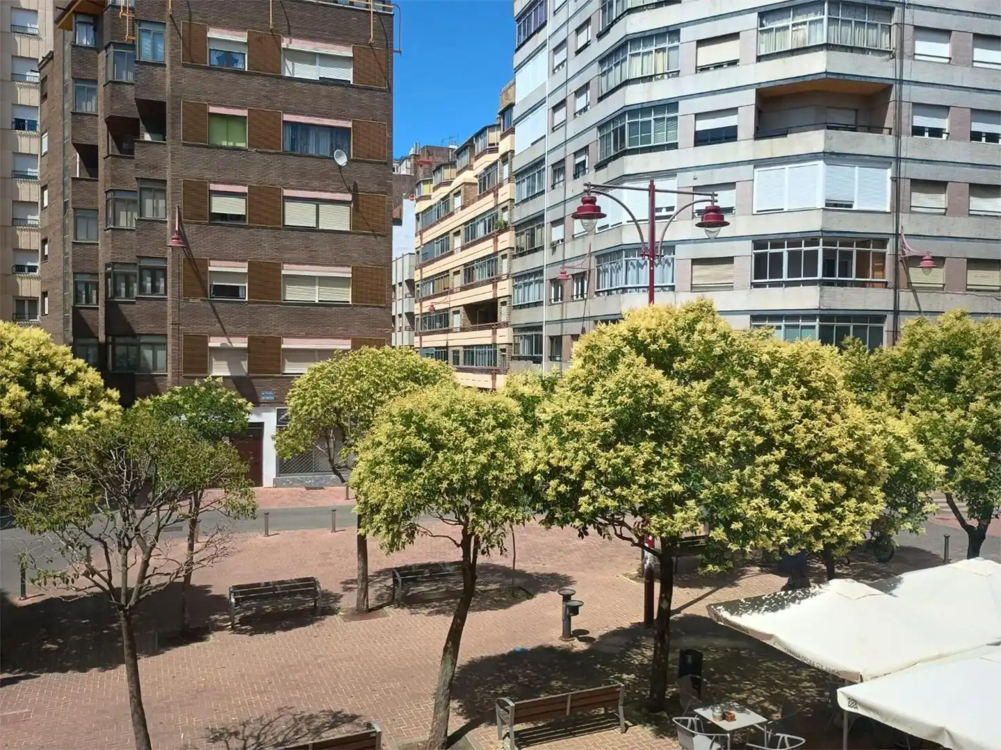 Piso en venta en Plaza Doce Mártires, 6, San Claudio - La Chantría Vista exterior de Piso en venta en León Capital con Balcón