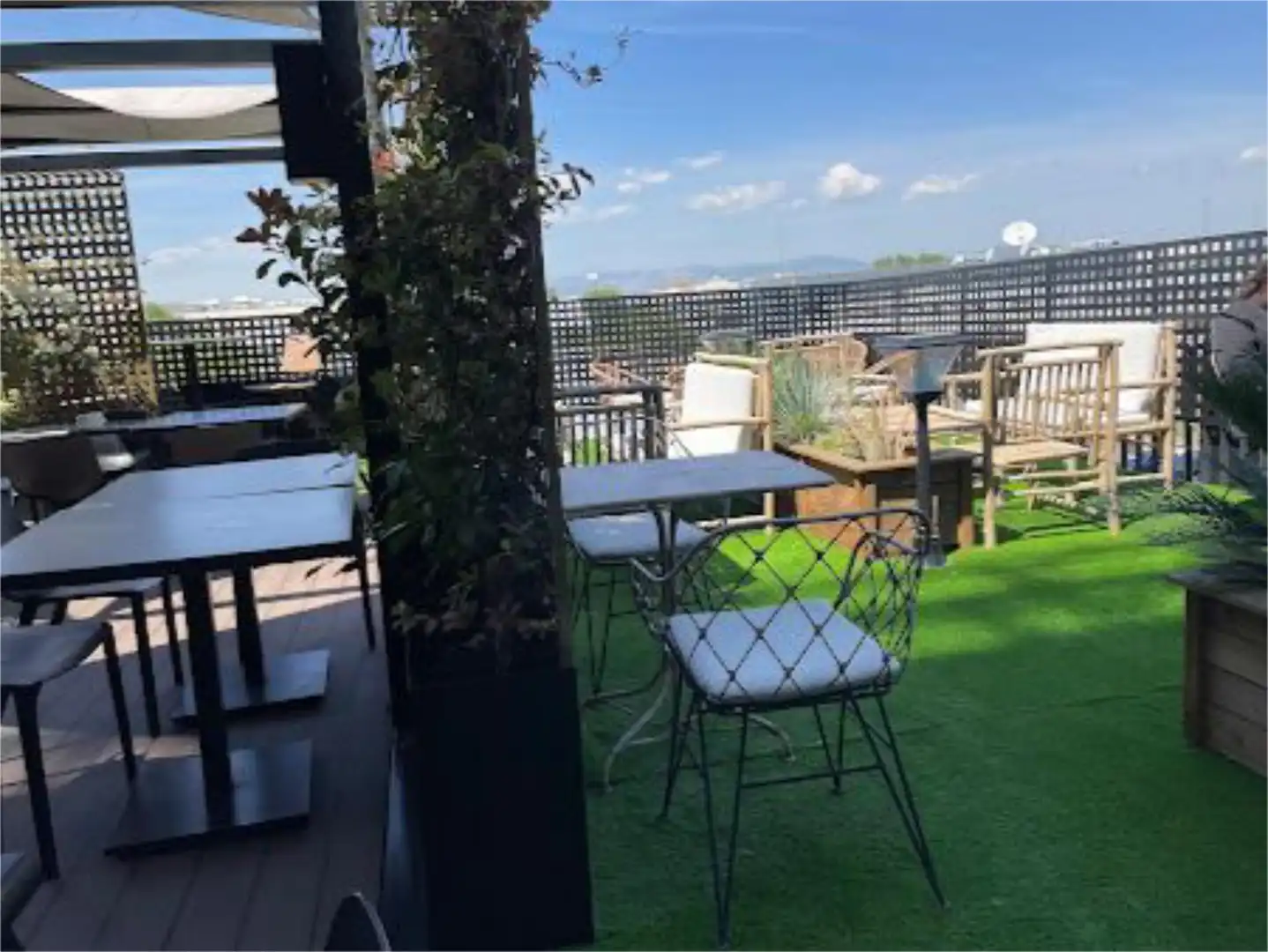 Local en traspaso en Paseo de Europa, 5, Polígono Industrial Norte Terraza de Local en traspaso en San Sebastián de los Reyes con Aire acondicionado, Calefacción y Amueblado