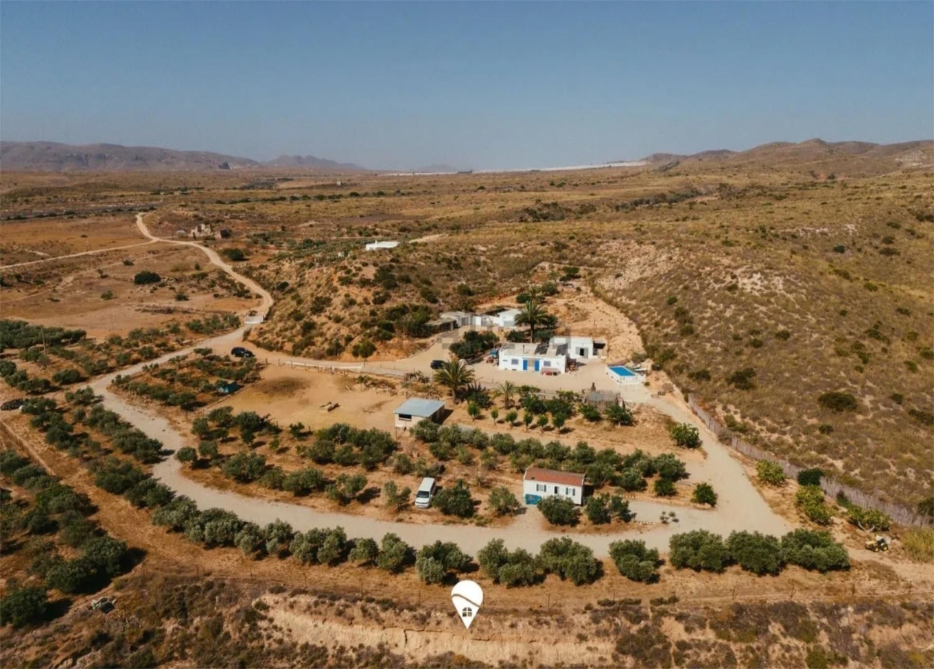 Vista exterior de Casa o xalet en venda en Níjar amb Aire condicionat, Terrassa i Piscina
