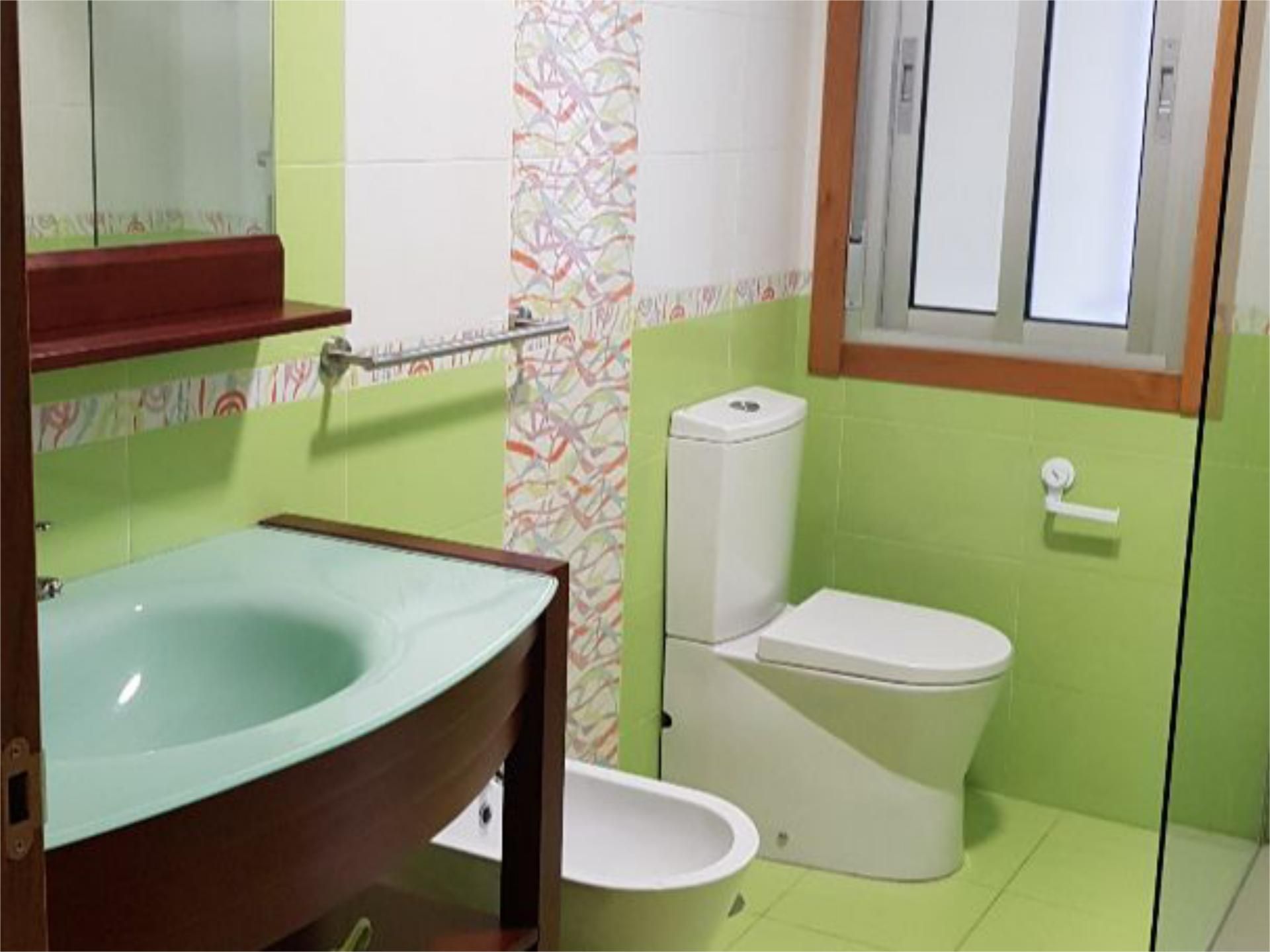 Bathroom of Flat to rent in Soutomaior  with Heating, Parquet flooring and Storage room