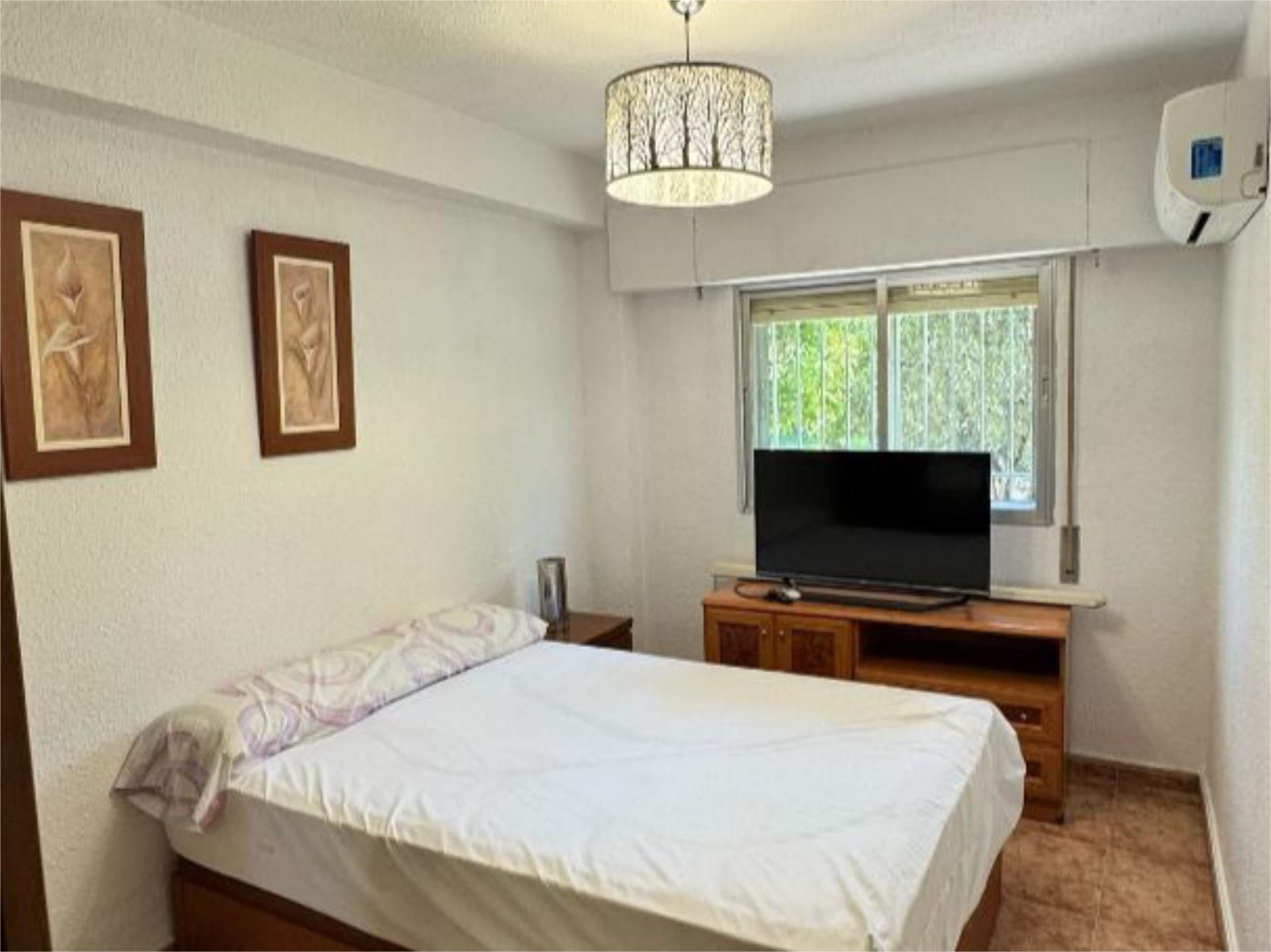 Bedroom of Flat to share in  Madrid Capital  with Air Conditioner, Heating and Terrace