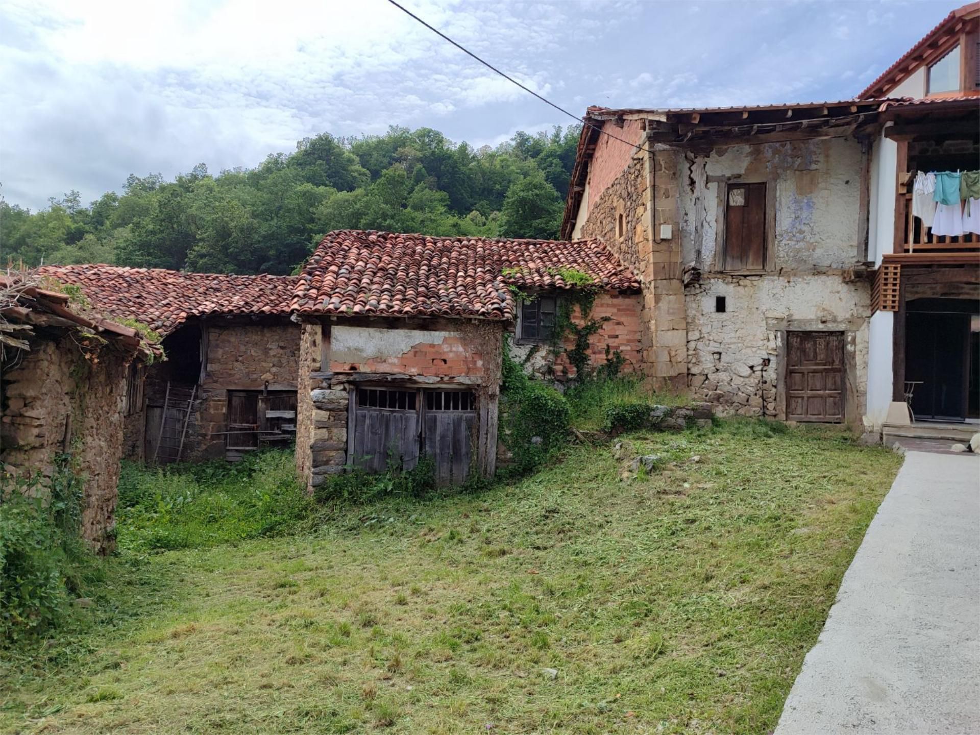 Vista exterior de Casa adosada en venda en Cillorigo de Liébana