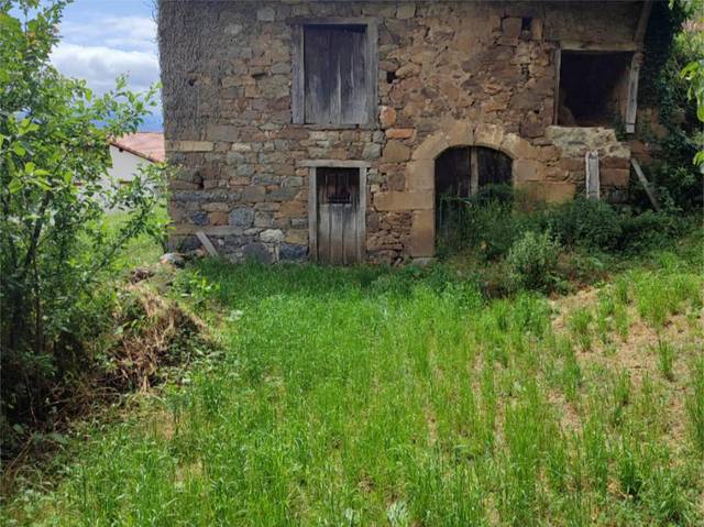 Casa adosada en Venta en Calle Pumareña, 1 en Cillorigo de Liébana